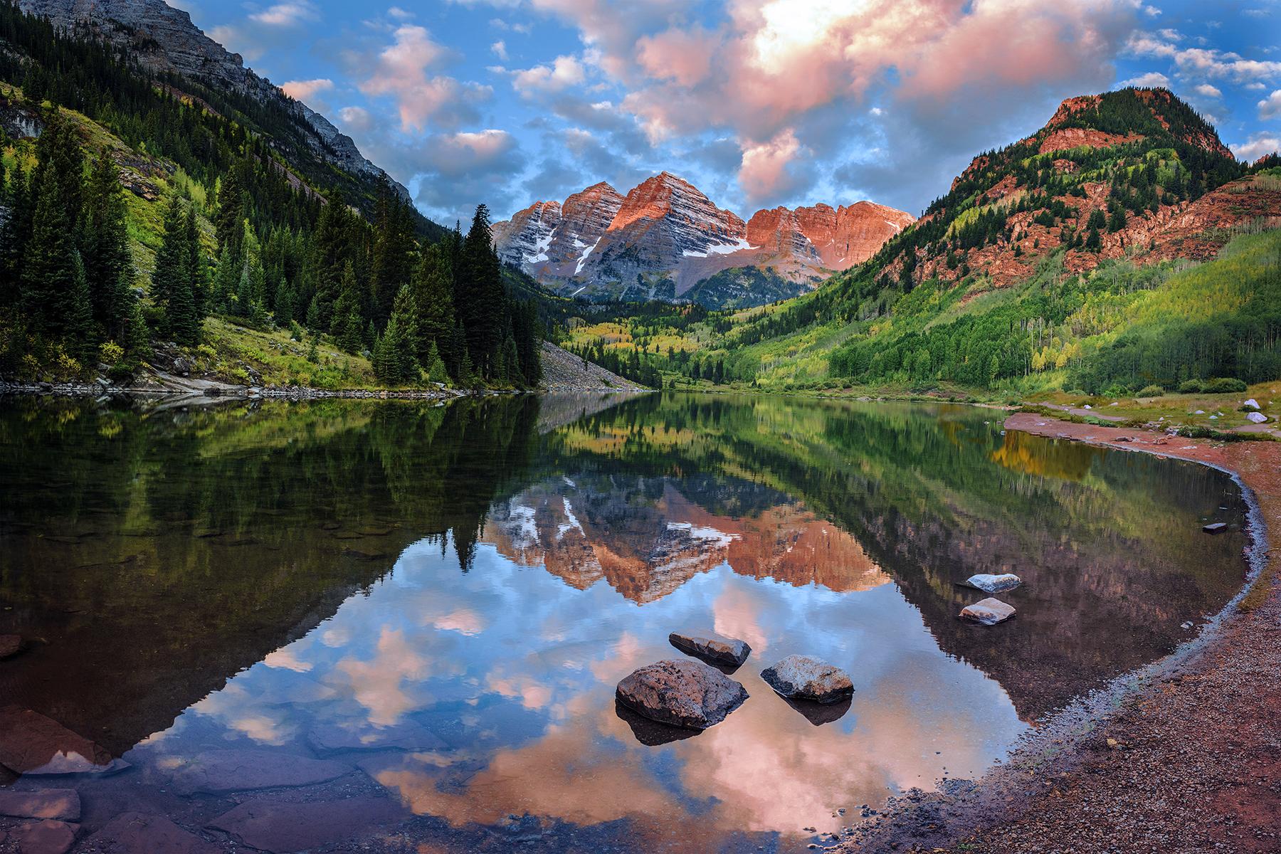 20_UltimateColorado__PhotographTheMaroonBells_shutterstock_750083677