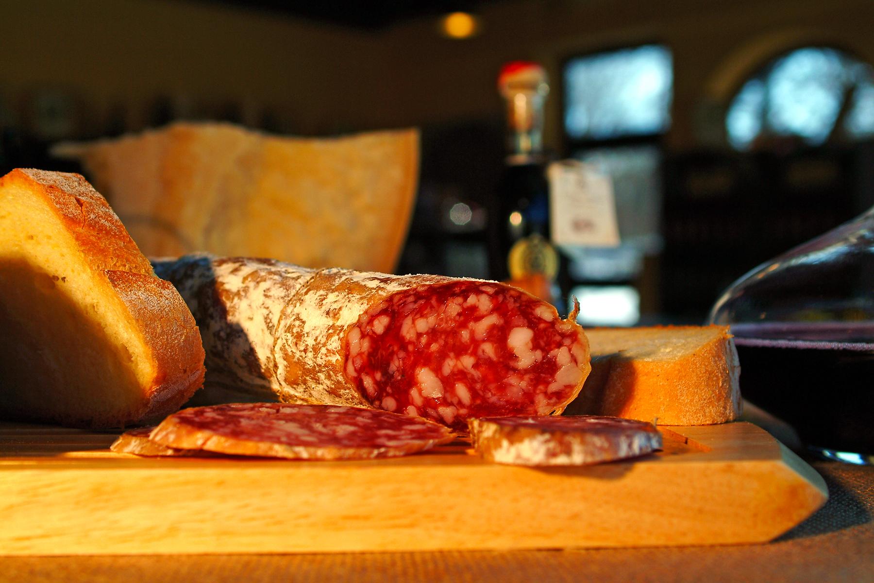 8_ItalianComfortFoods_SalameFelino_shutterstock_1012730449