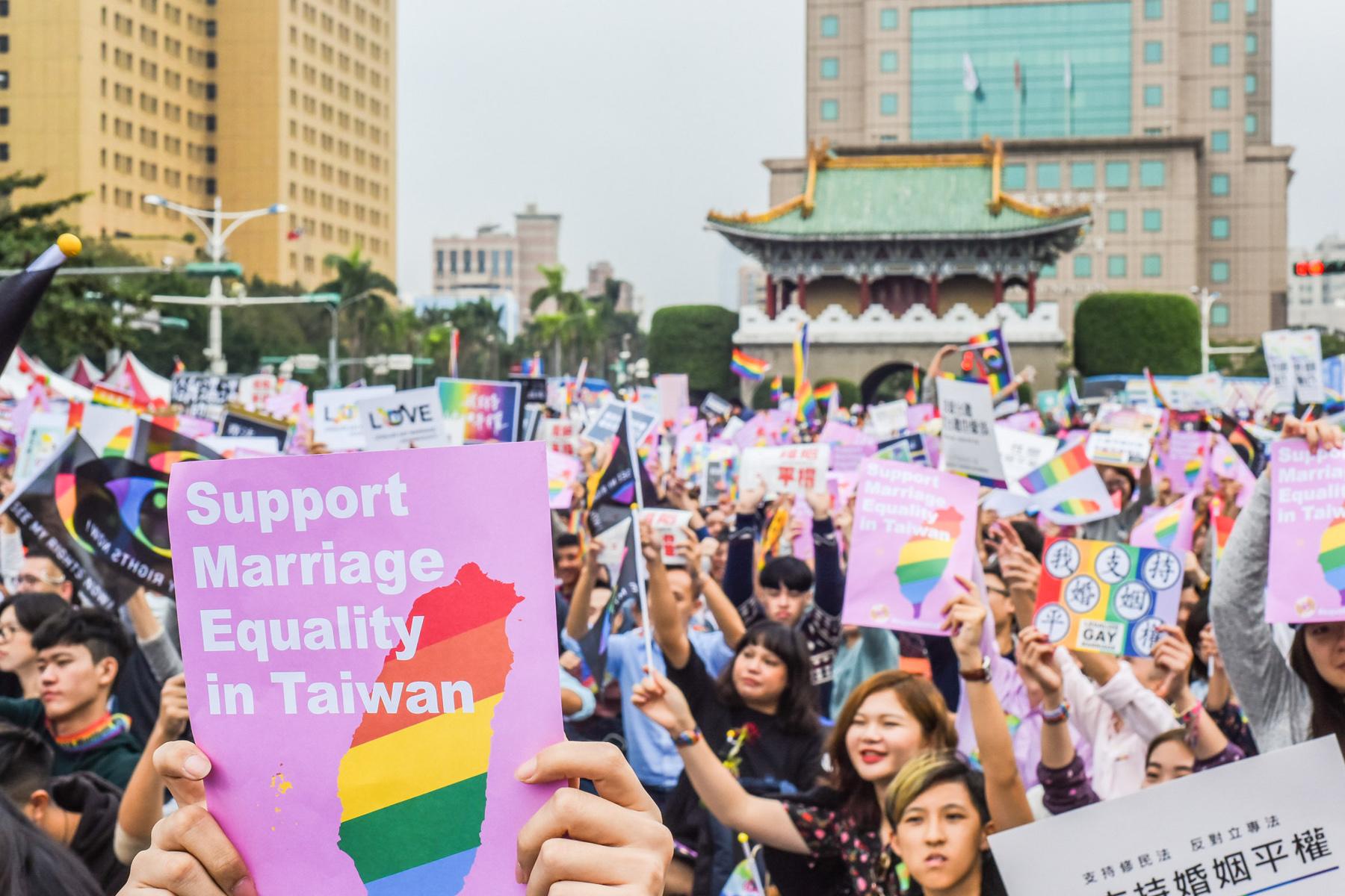 Taiwan begins first legal gay marriage registrations