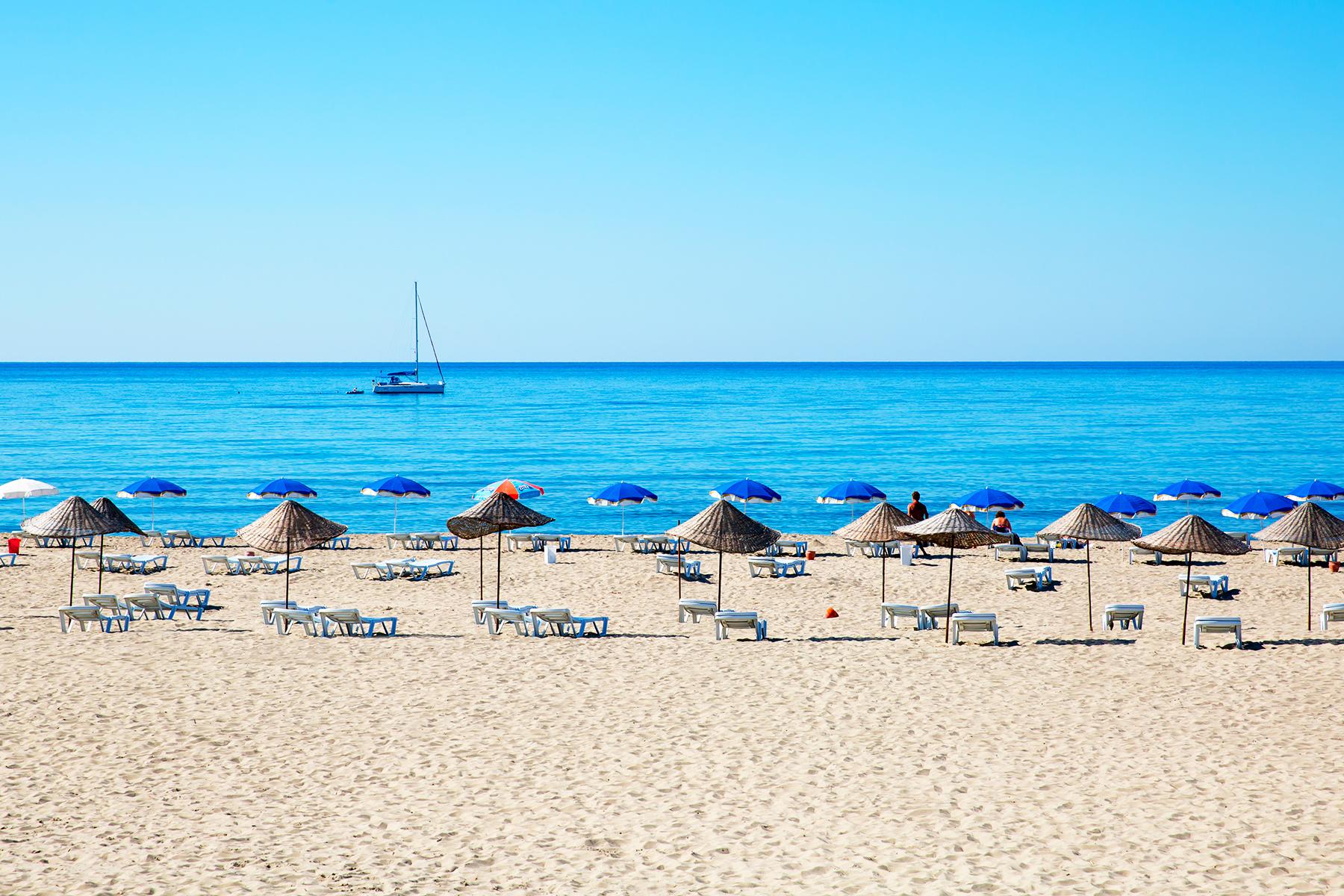 01_10BestBeachesinTurkey__PataraBeach_shutterstock_157815137