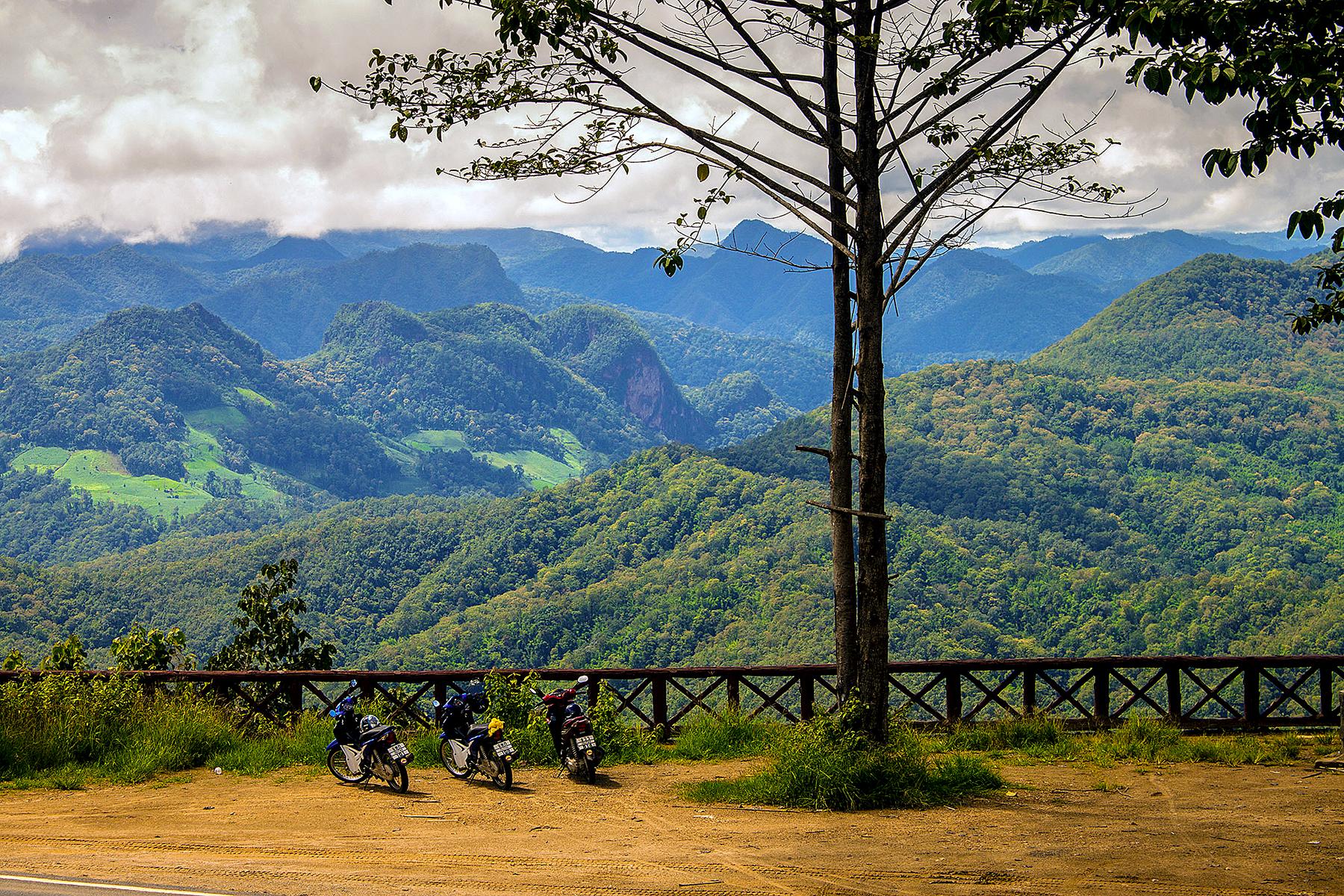 01_30UltimateThailand__RidetheMaeHongSonLoop_shutterstock_242930122