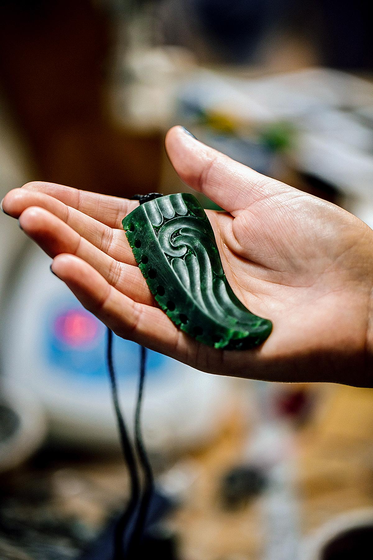 02_10ThingsToBuyInNewZealand__Pounamu_181A2574