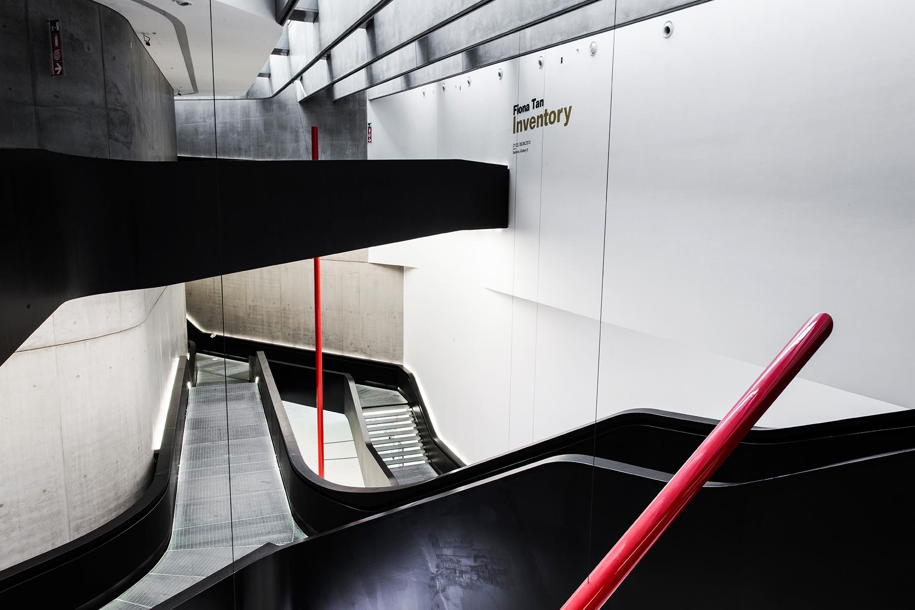 04_10BestMuseumsRome__MAXXI_shutterstock_616409390