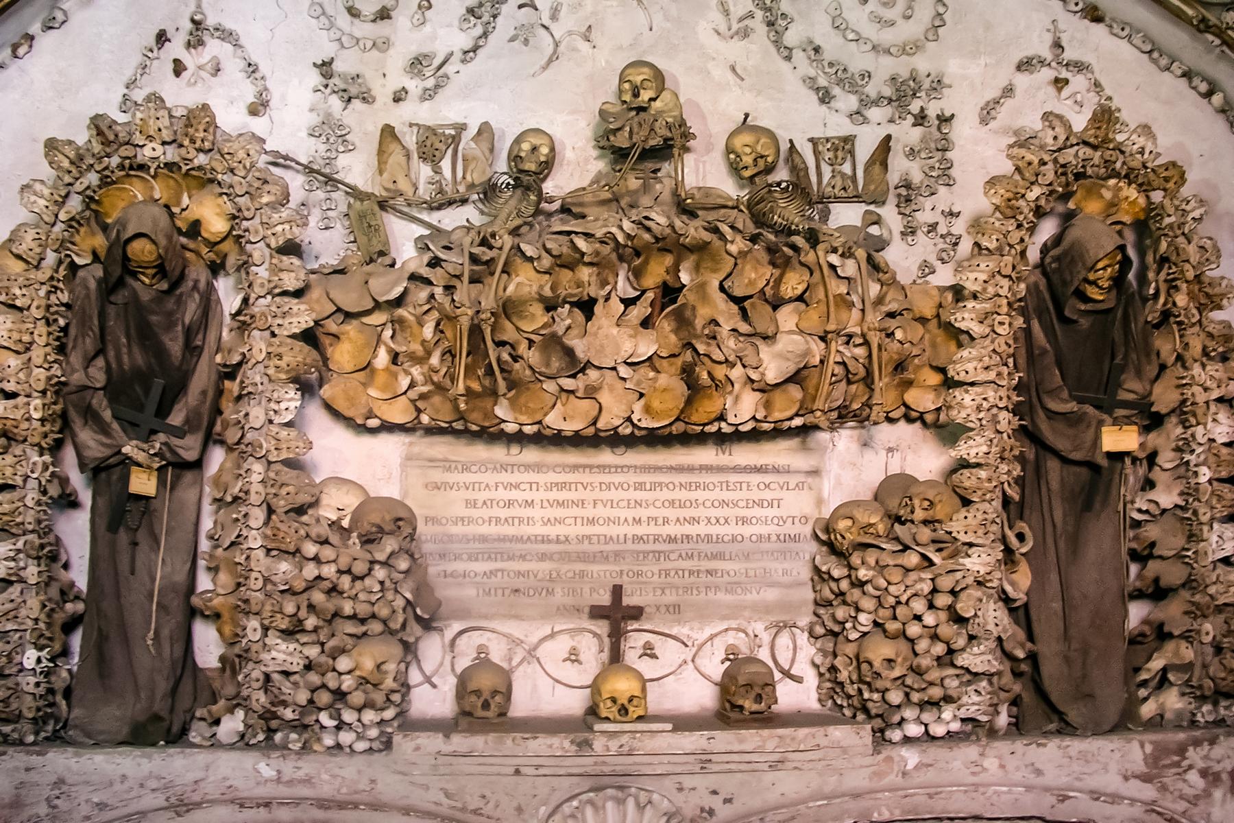 04_UnderTheRadarRome__SpookedAtCapuchinCrypt_Rom_Santa_Maria_Wikimedia