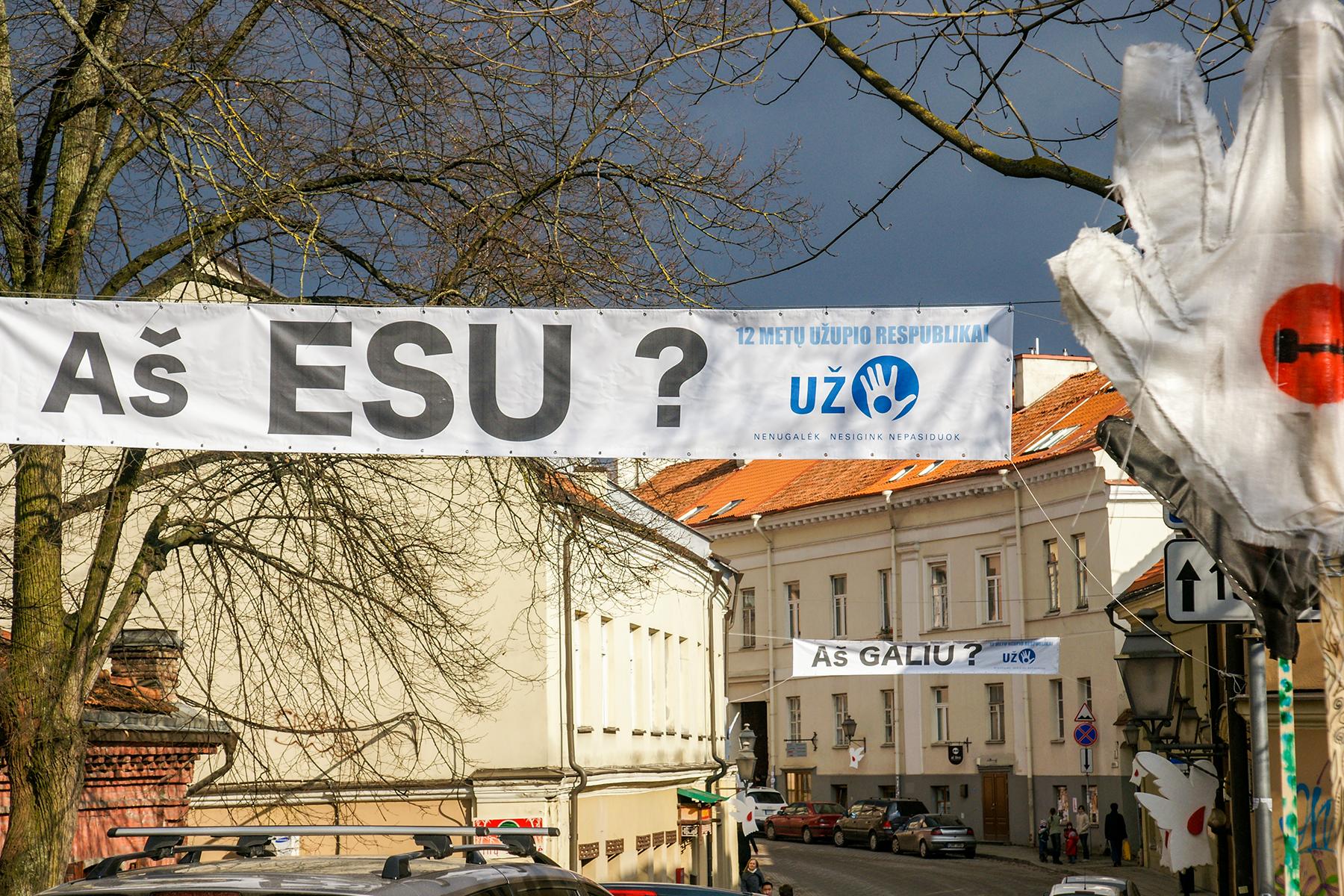 05_Uzupis__TheirnationalFlag_5.) Am I Can I_c_Marius Abramavicius