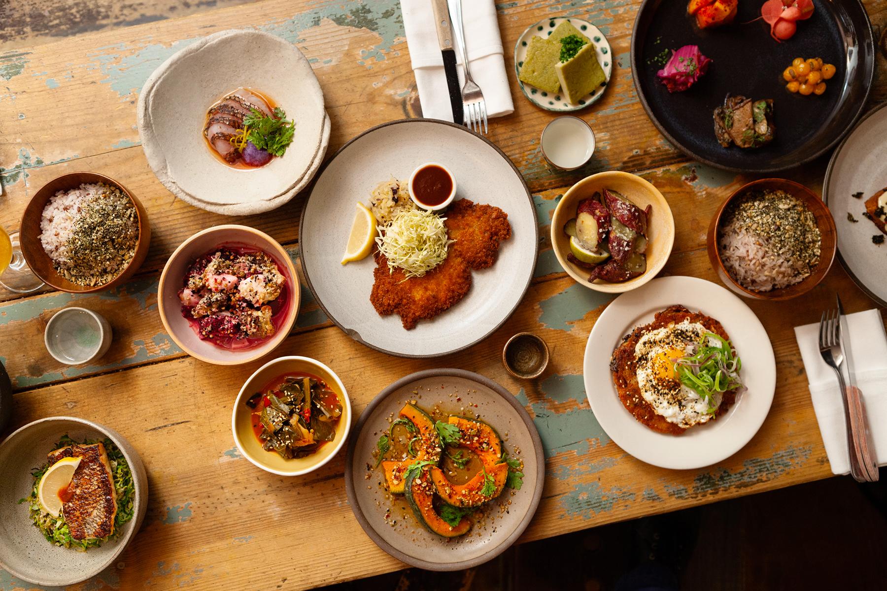 06_WhatToEatAndDrinkInNYC__FarmToTableFare_Marlow & Sons, Dinner menu spread_©Julia Gillard