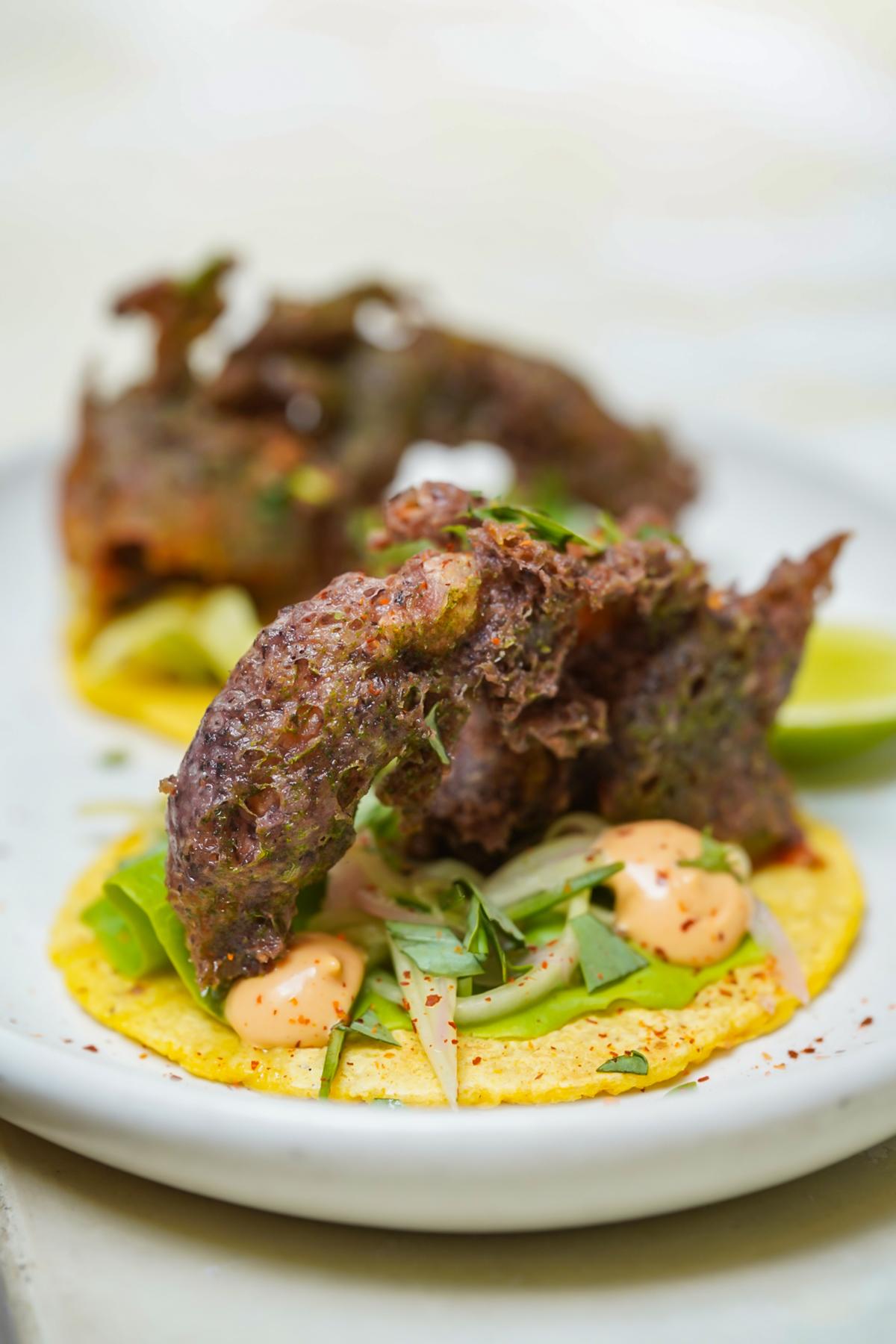 07_WhatToEatAndDrinkInNYC__SoftShellCrabTacos_IMG_4365
