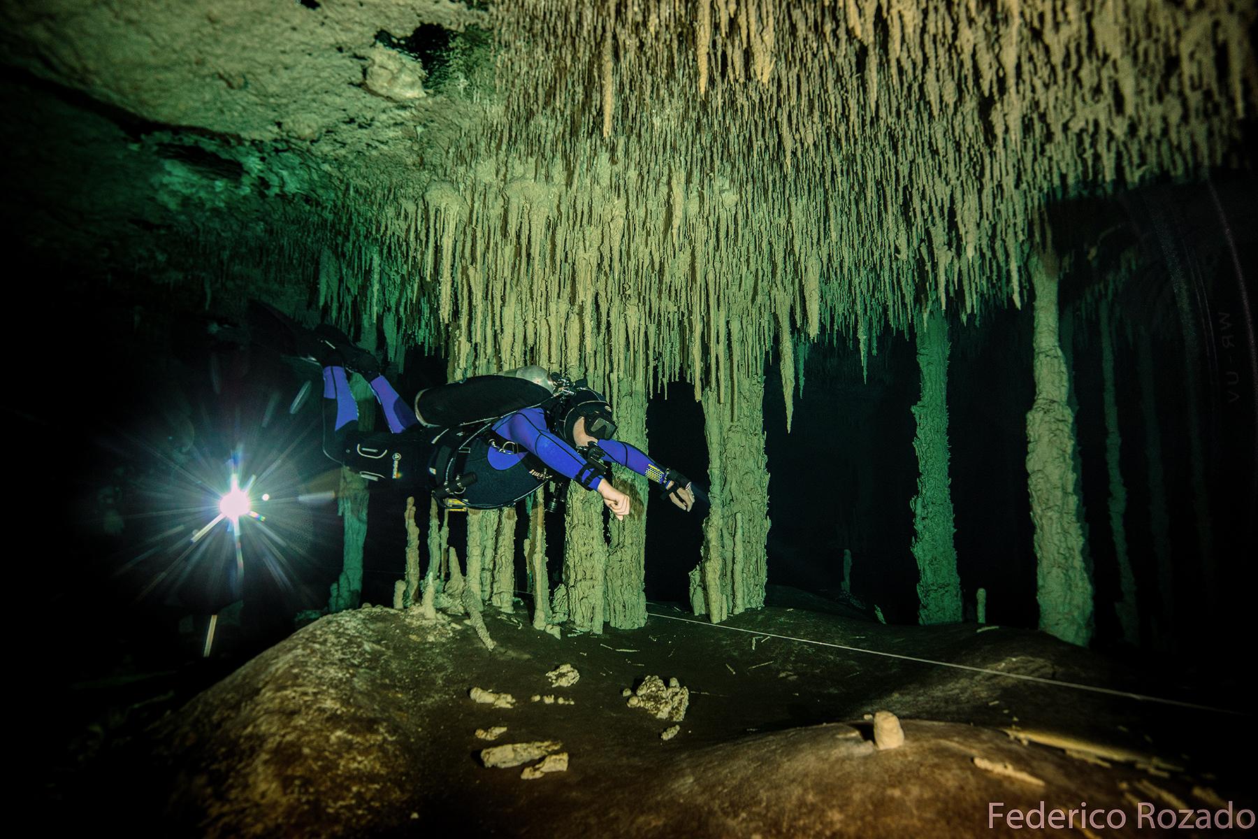 08_DangerousActivities__CaveDiving__N5A8684