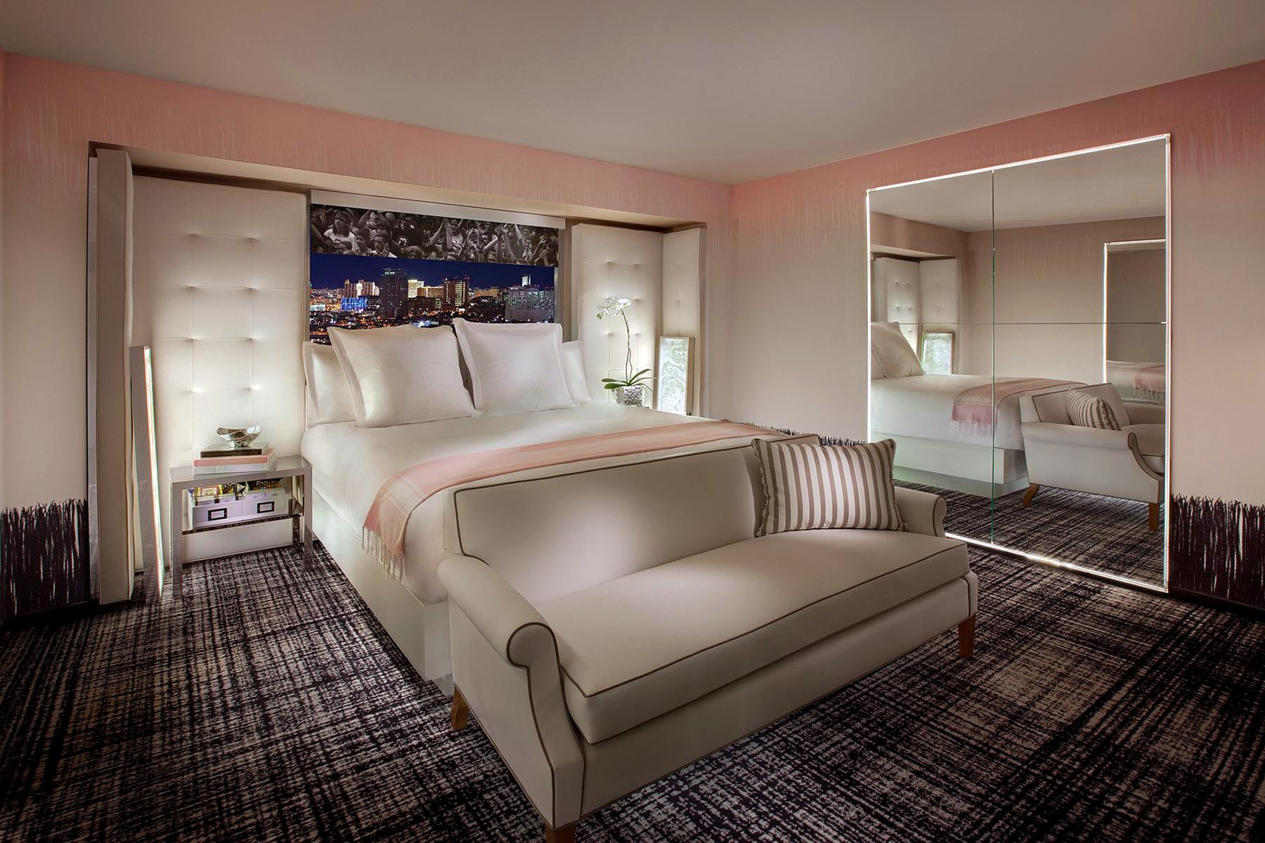 08_KinkyAmenities__SLSLasVegas_8.) 62224078_2190011474368822_604951173048303616_o