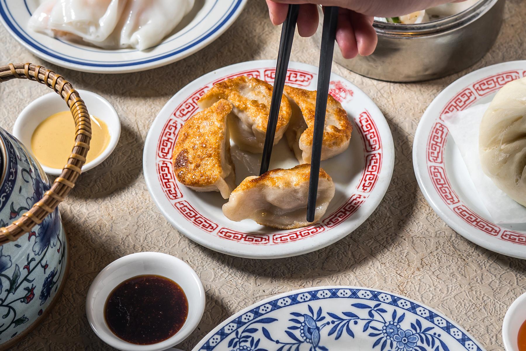08_WhatToEatAndDrinkInNYC__DimSum_Credit-Paul Wagtouicz_Dim_Sum_2