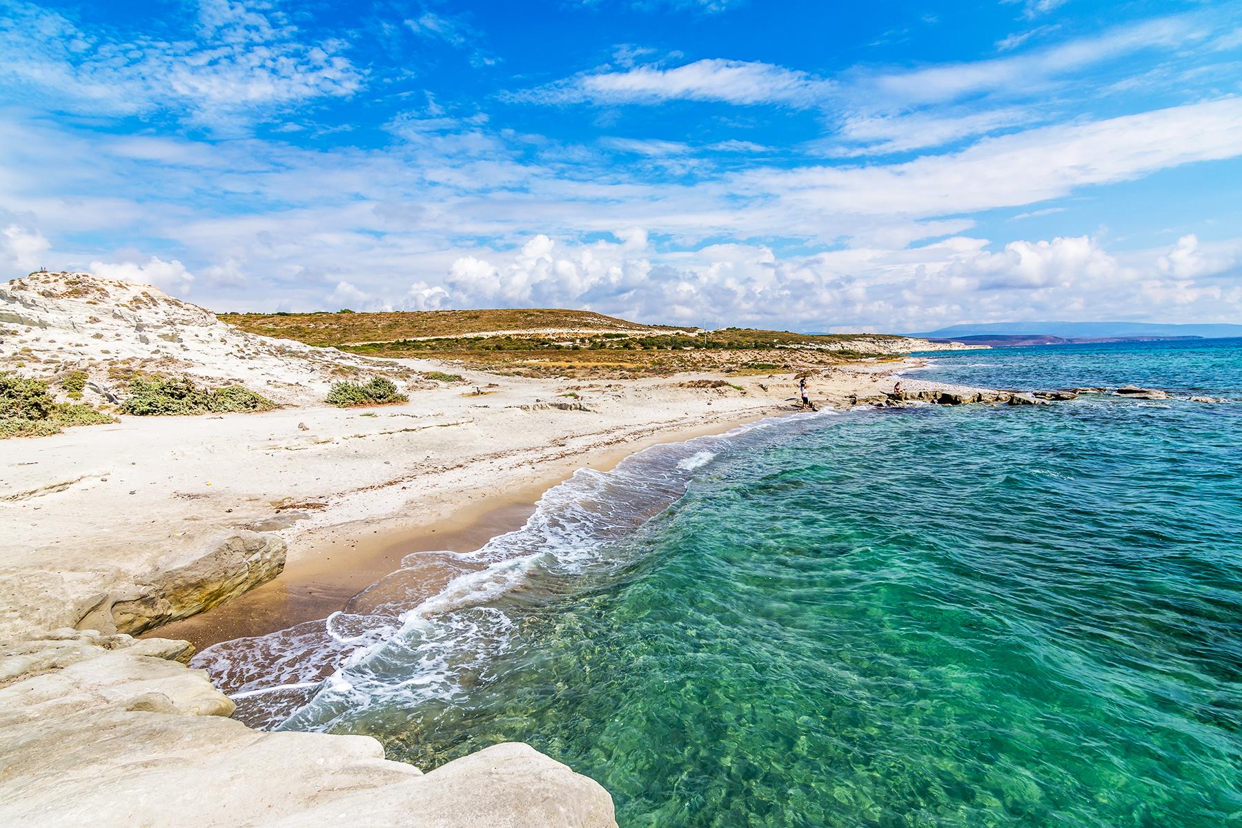 09_10BestBeachesinTurkey__Alacati__shutterstock_323551517