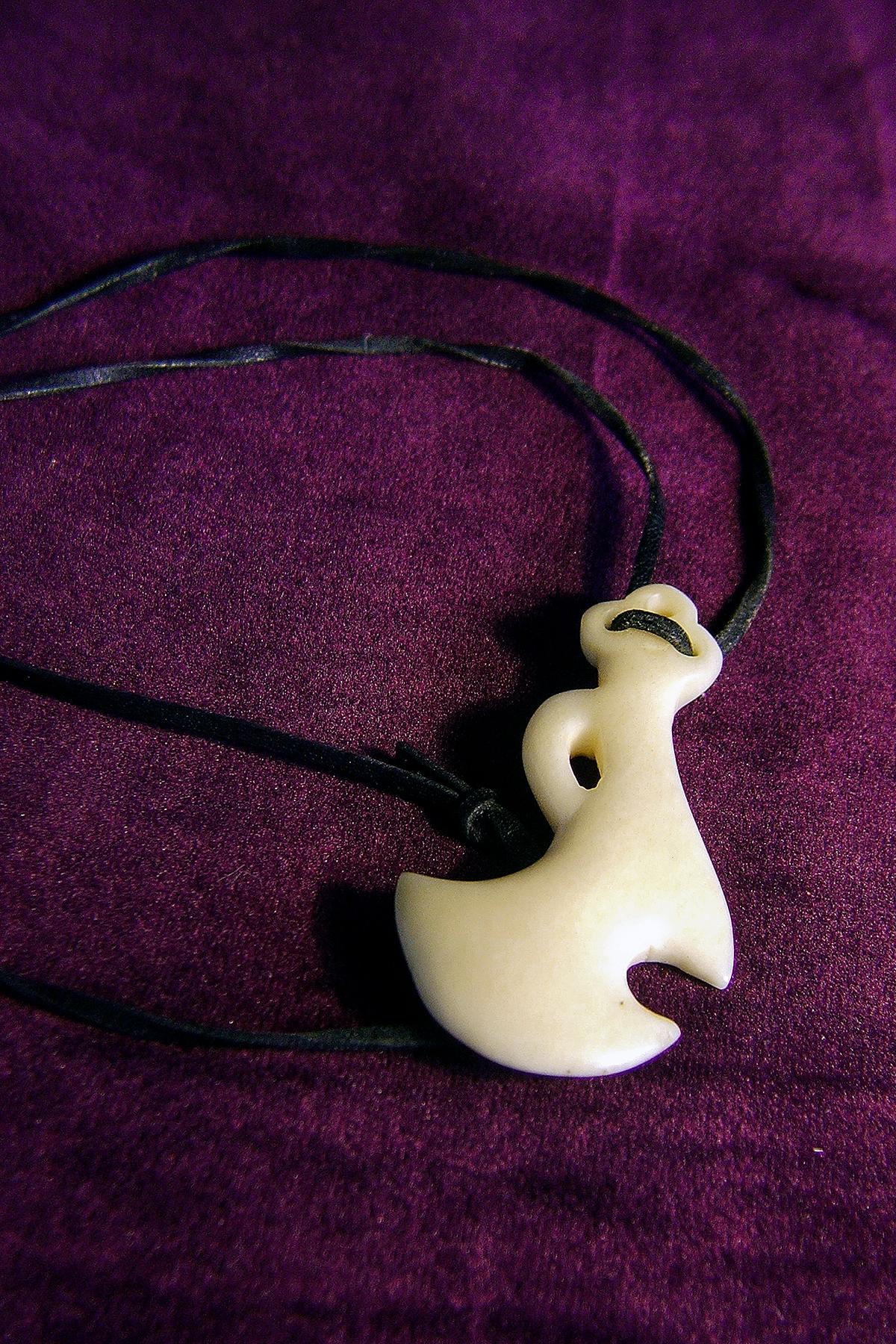 10_10ThingsToBuyInNewZealand__BoneJewelry_shutterstock_652366