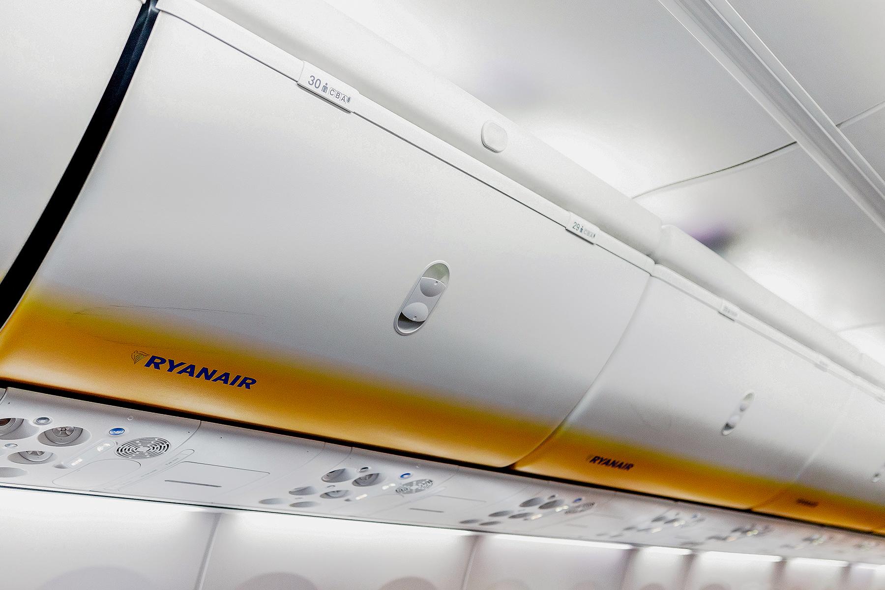 10_LowCostAirlines__Ryanair_shutterstock_1156524637