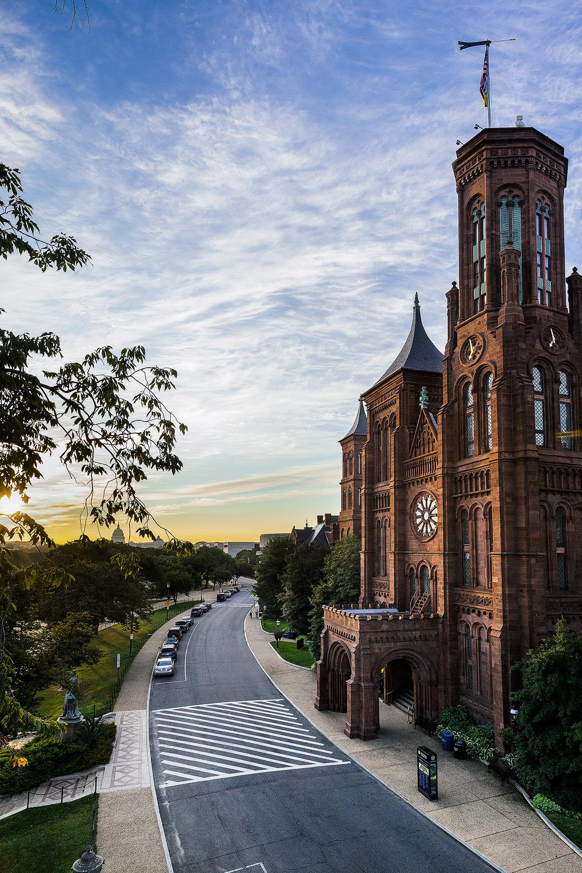 14_QuirkyUSCastle__SmitsonianCastle_14.) nasm2013-03060