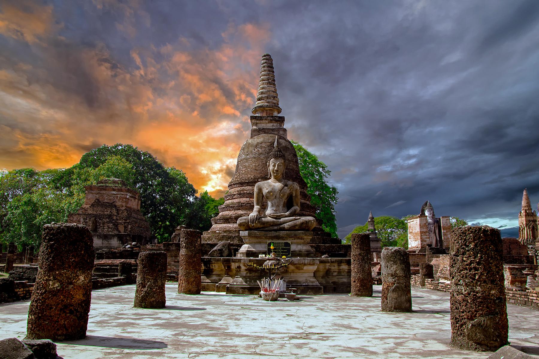 23_30UltimateThailand__Sukhothai_shutterstock_1113382283