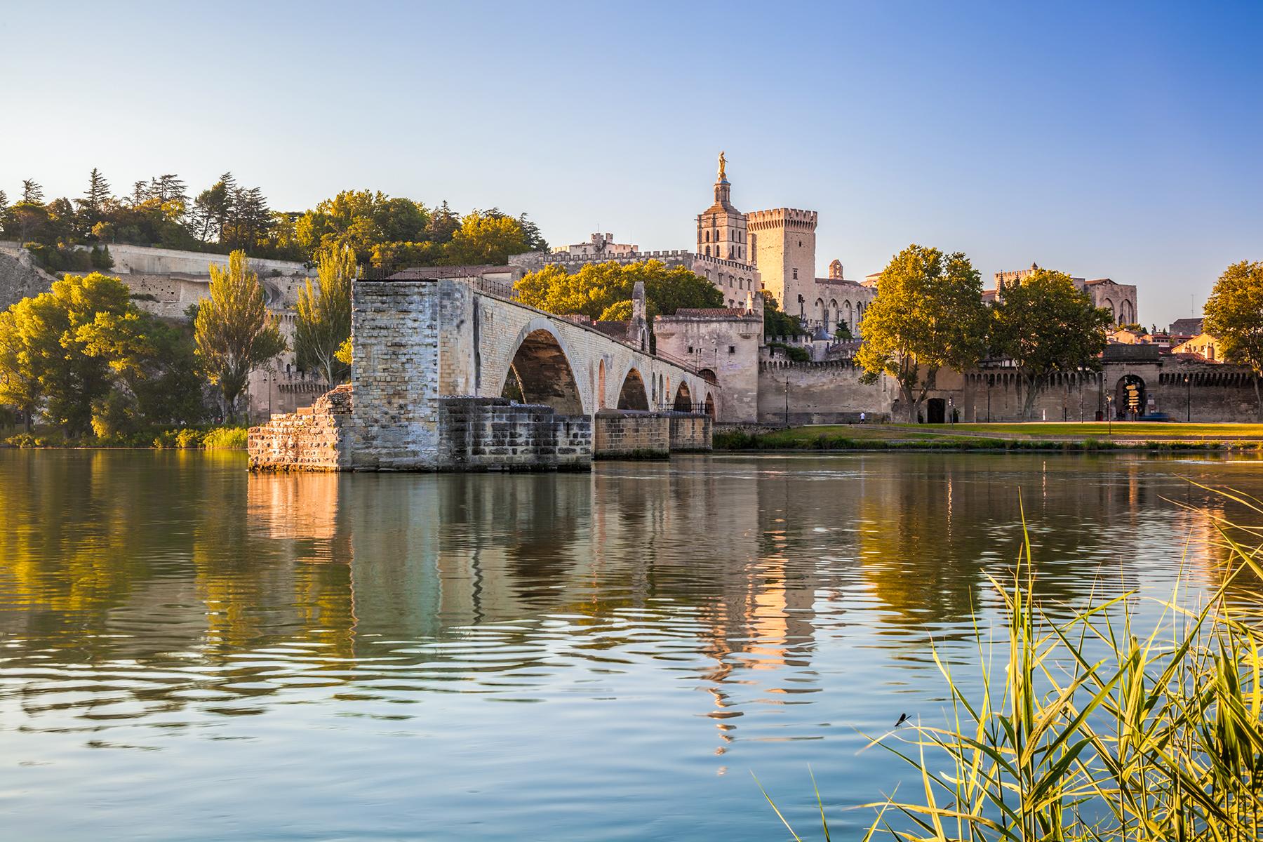 01_BestDayTripsFromParis__Avignon_shutterstock_674891278