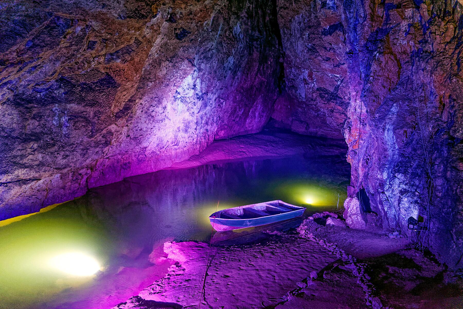 01_EuropeanCaves__WookeyHole_shutterstock_1242130816