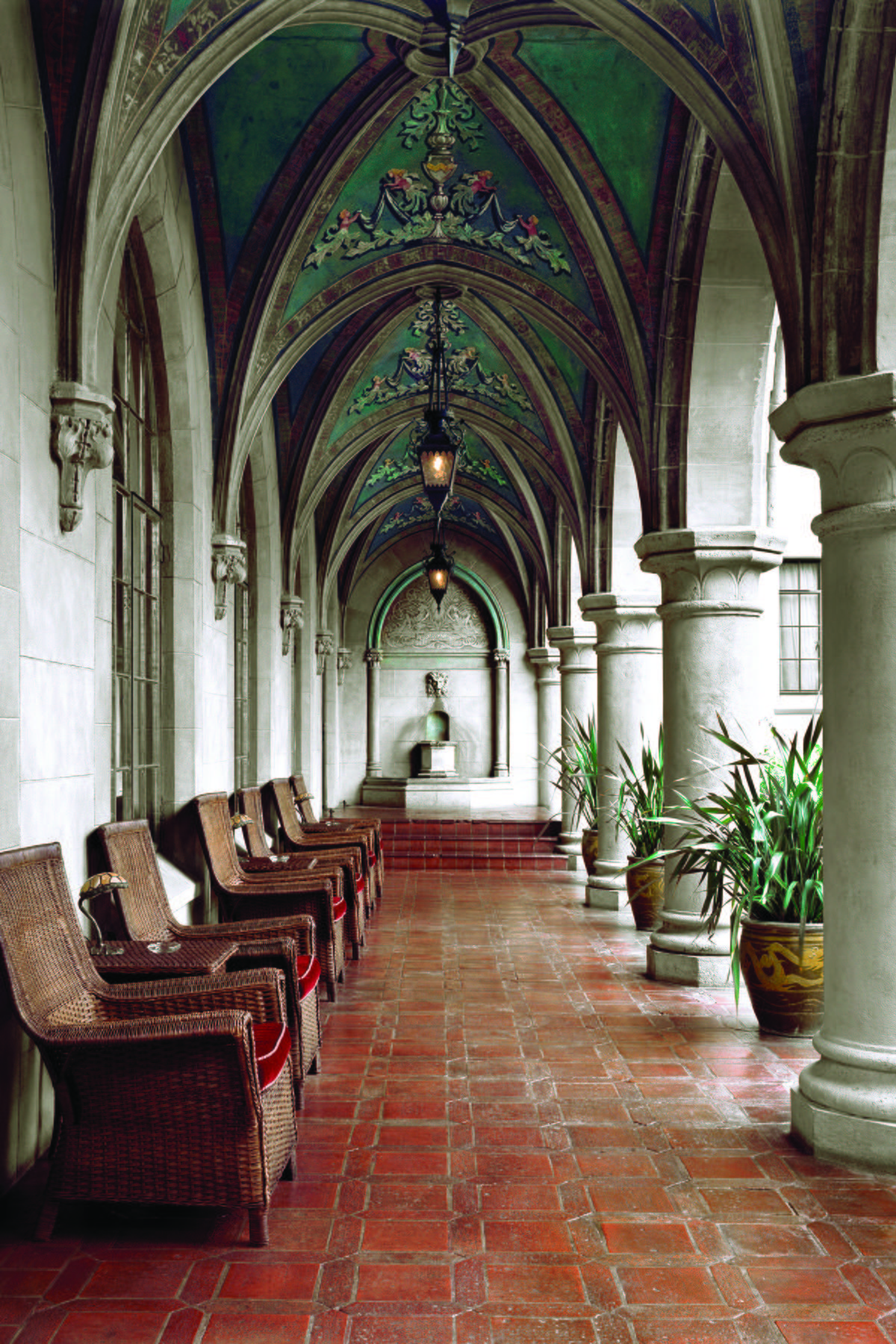 01_LosAngelesCelebrityHangouts__ChateauMarmont_CM Cloisters_Nikolas Koenig_1