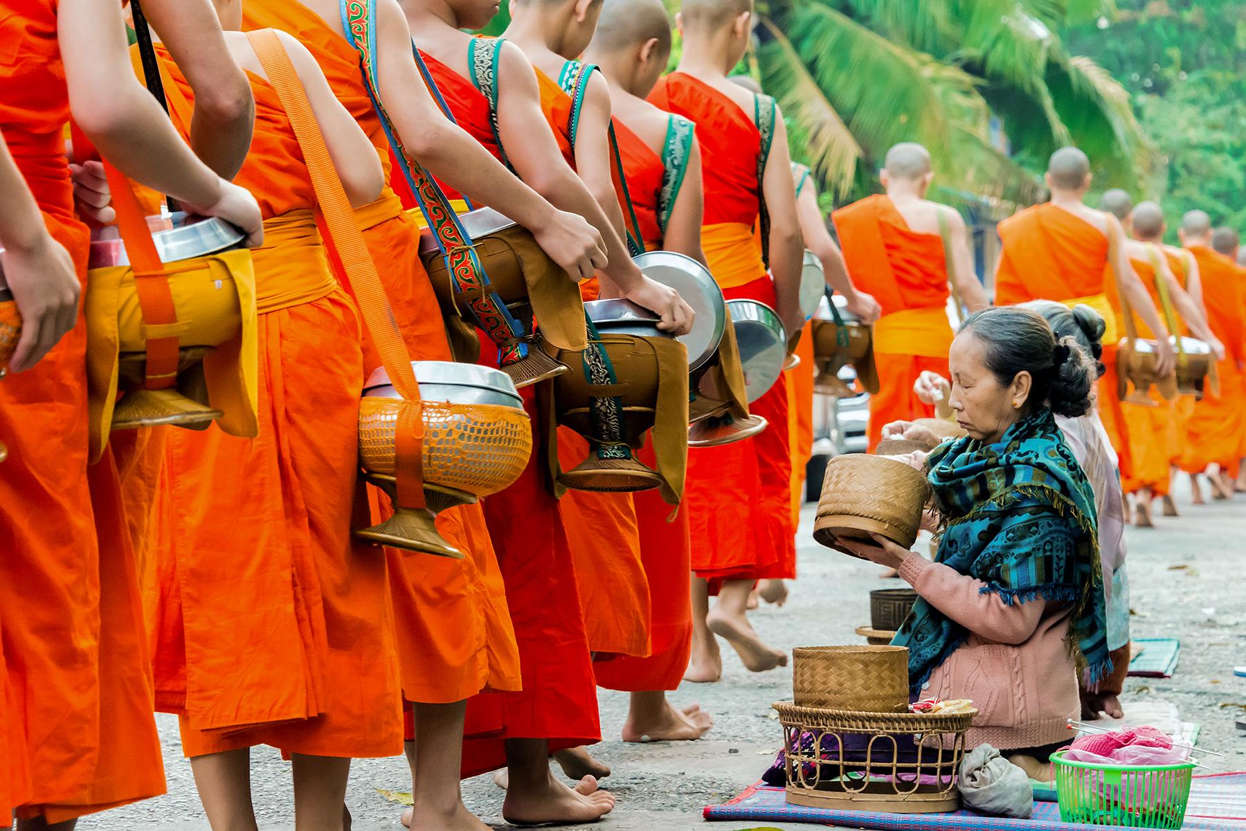 02_25UltimateThingstodoinLaos__witnessmorningalms_shutterstock_373546294
