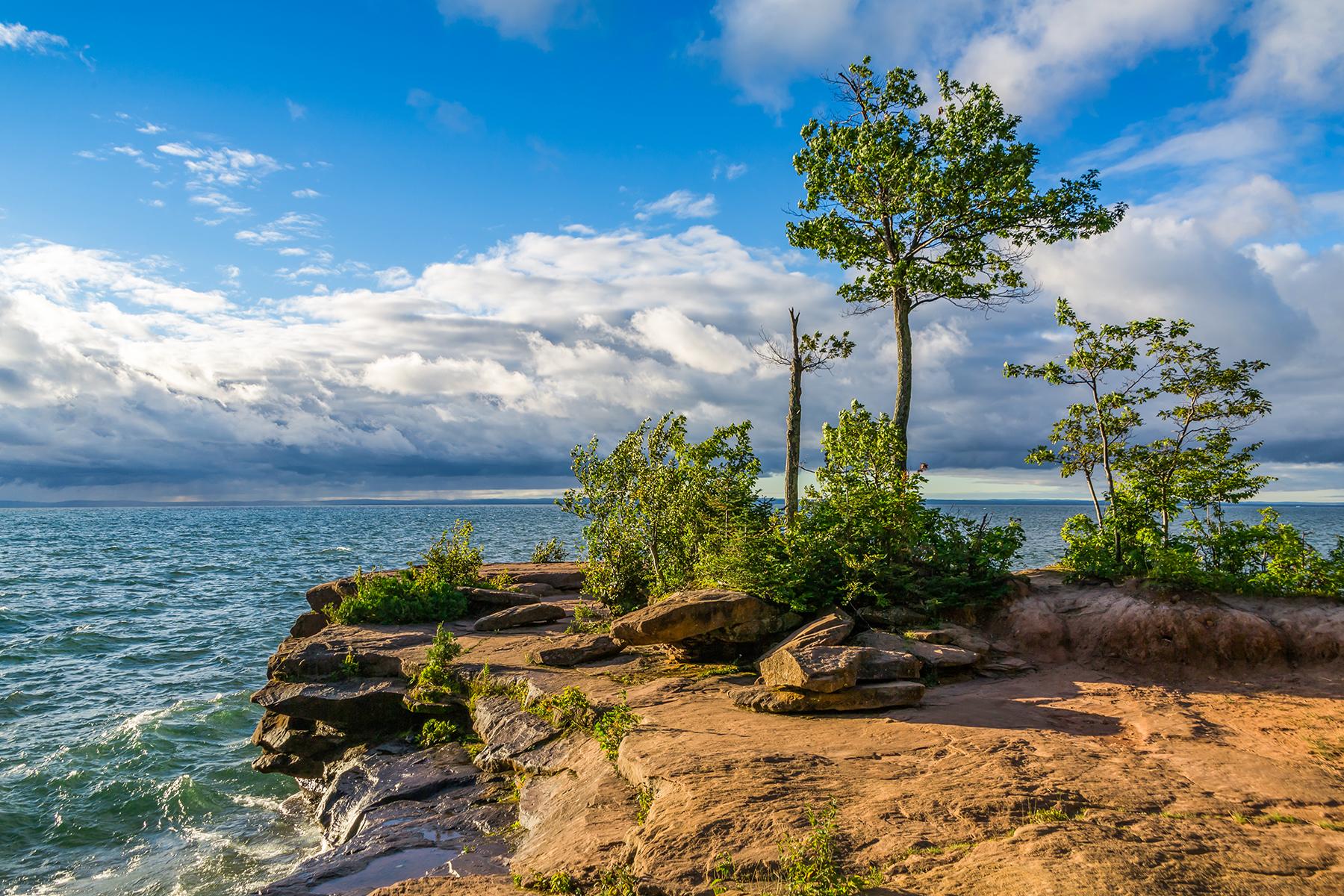 02_HiddenMidwestIslands__BigBayStatePark_shutterstock_477345643