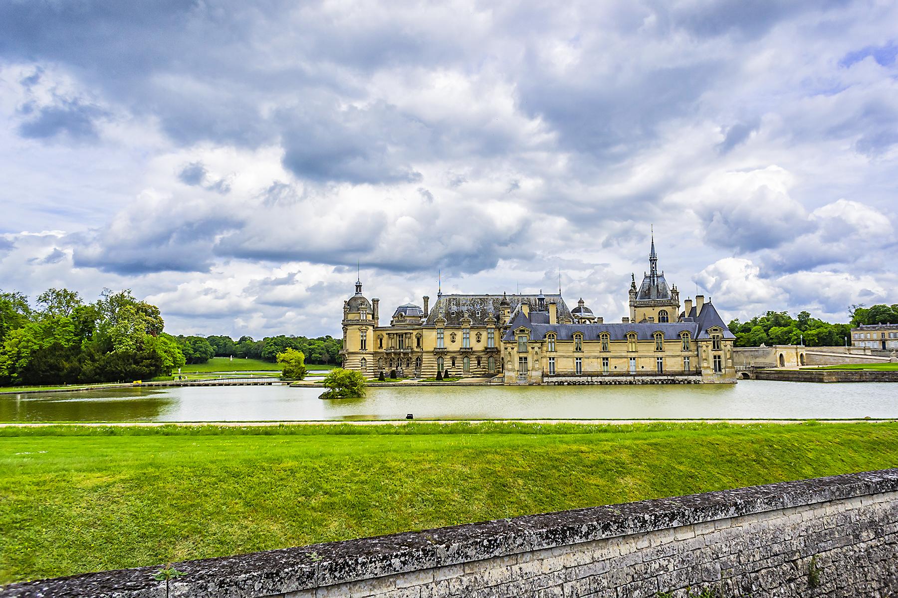03_BestDayTripsFromParis__Chantilly_shutterstock_1425090014