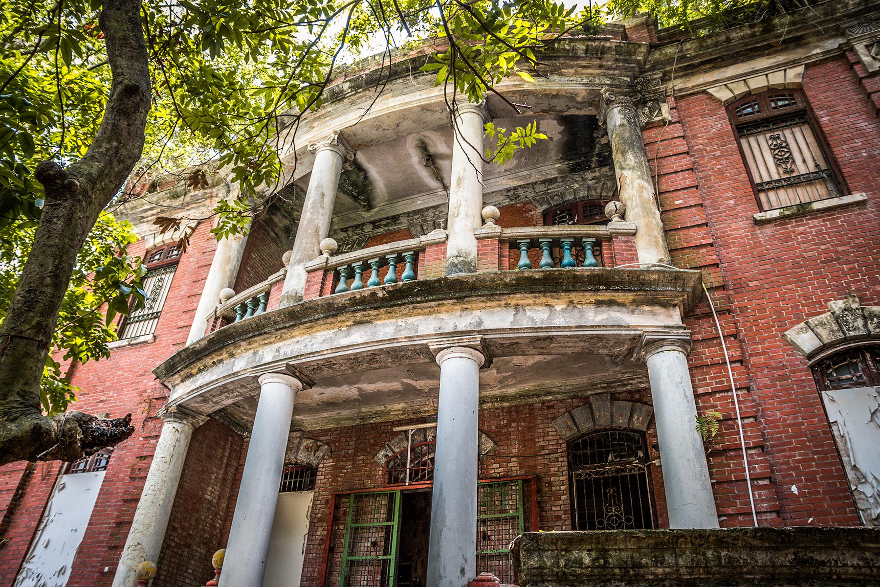 04_AbandonedPlacesHongKong__NamKooTerrace_nam-koo-10
