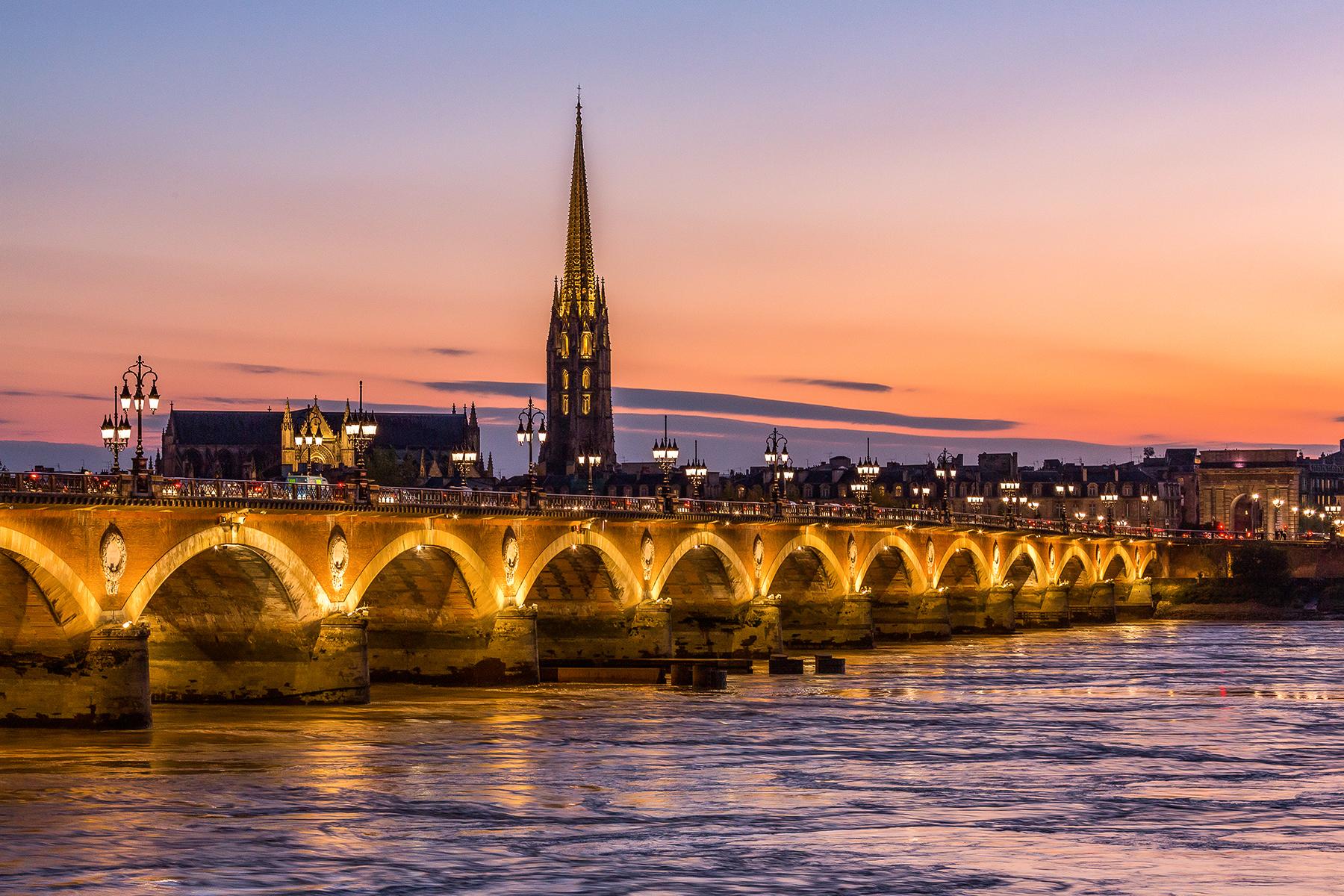04_BestDayTripsFromParis__Bordeaux_Pont-de-pierre-c-Steve-Le-Clech-Photos