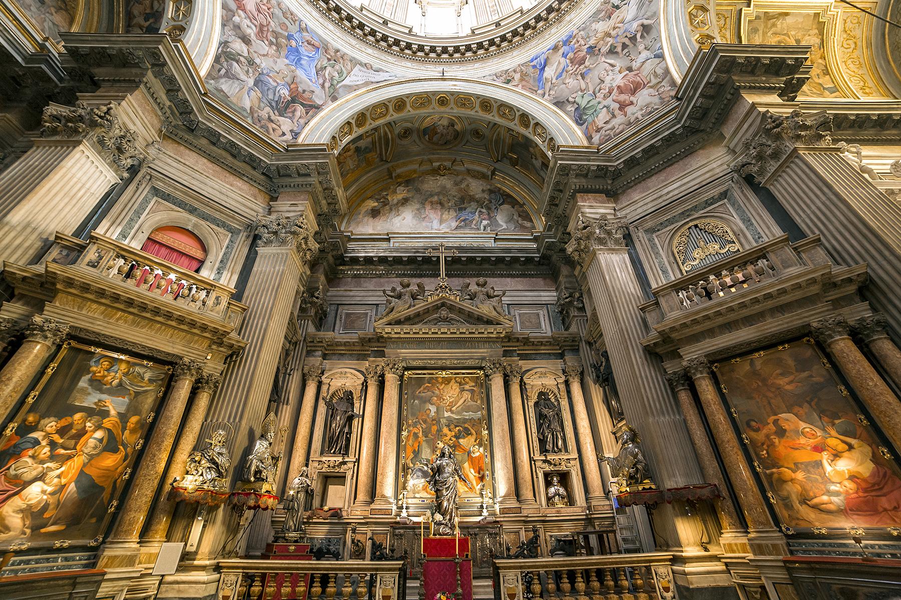 04_FreeThingsToDoInCampania__DuomoInNapoli_shutterstock_197963411