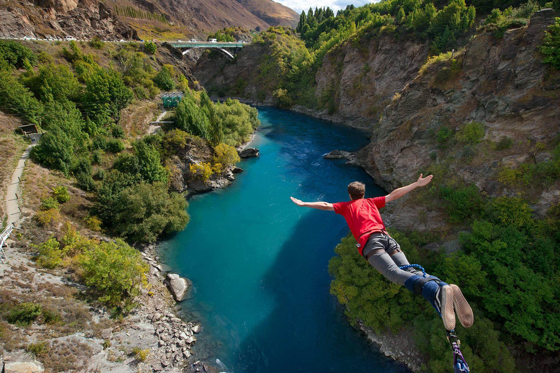 04_UltimateThingsToDoNewZealand__BungeeJumping_Kawarau_Bridge_Bungy_02