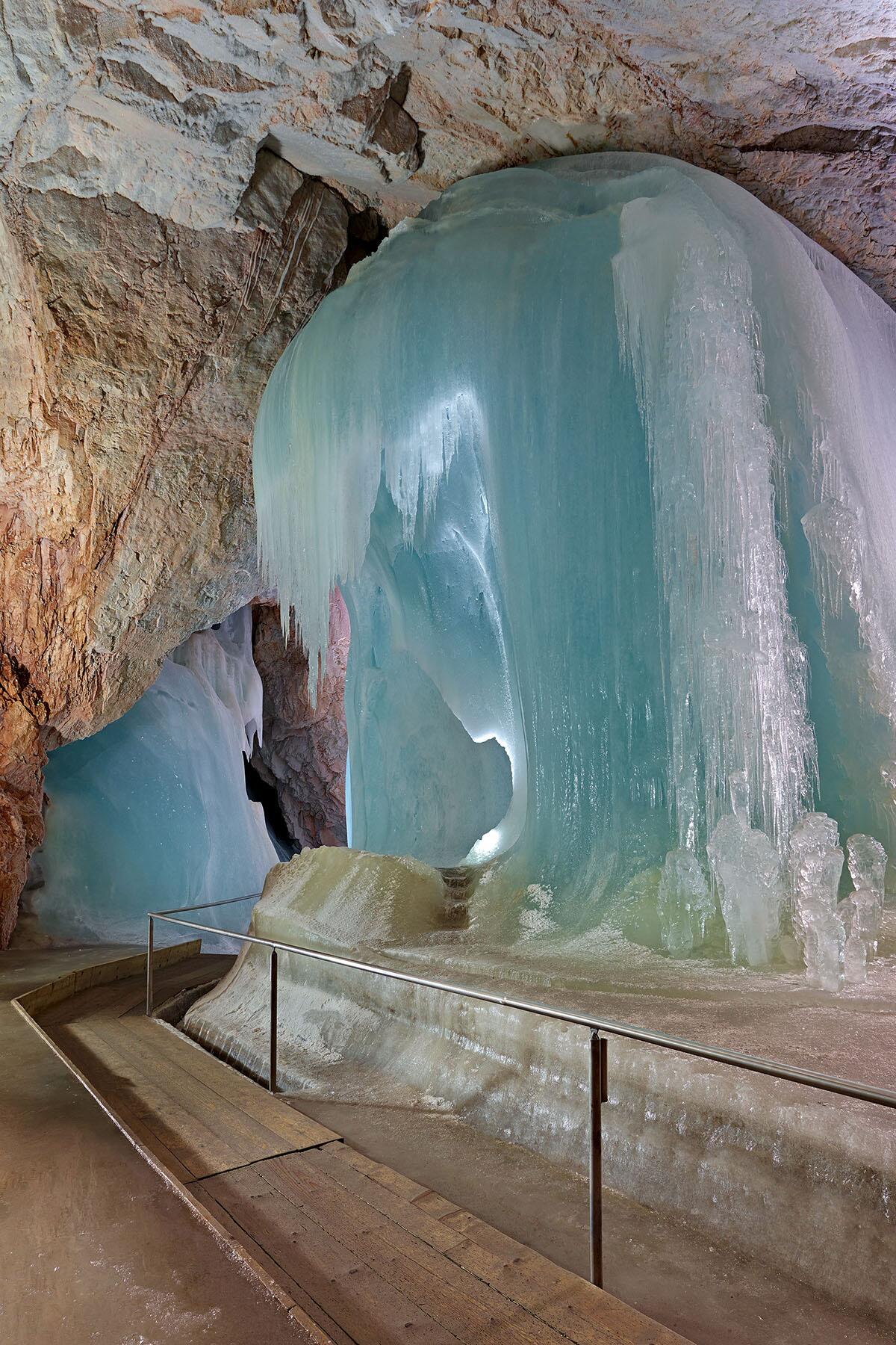 05_EuropeanCaves__Eisriesenwelt_CF027185