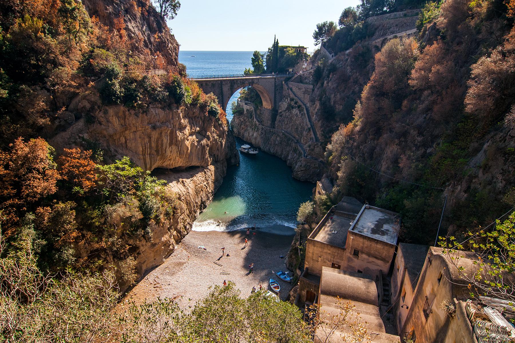 05_FreeThingsToDoInCampania__MarinaDiFurore_shutterstock_1031691286
