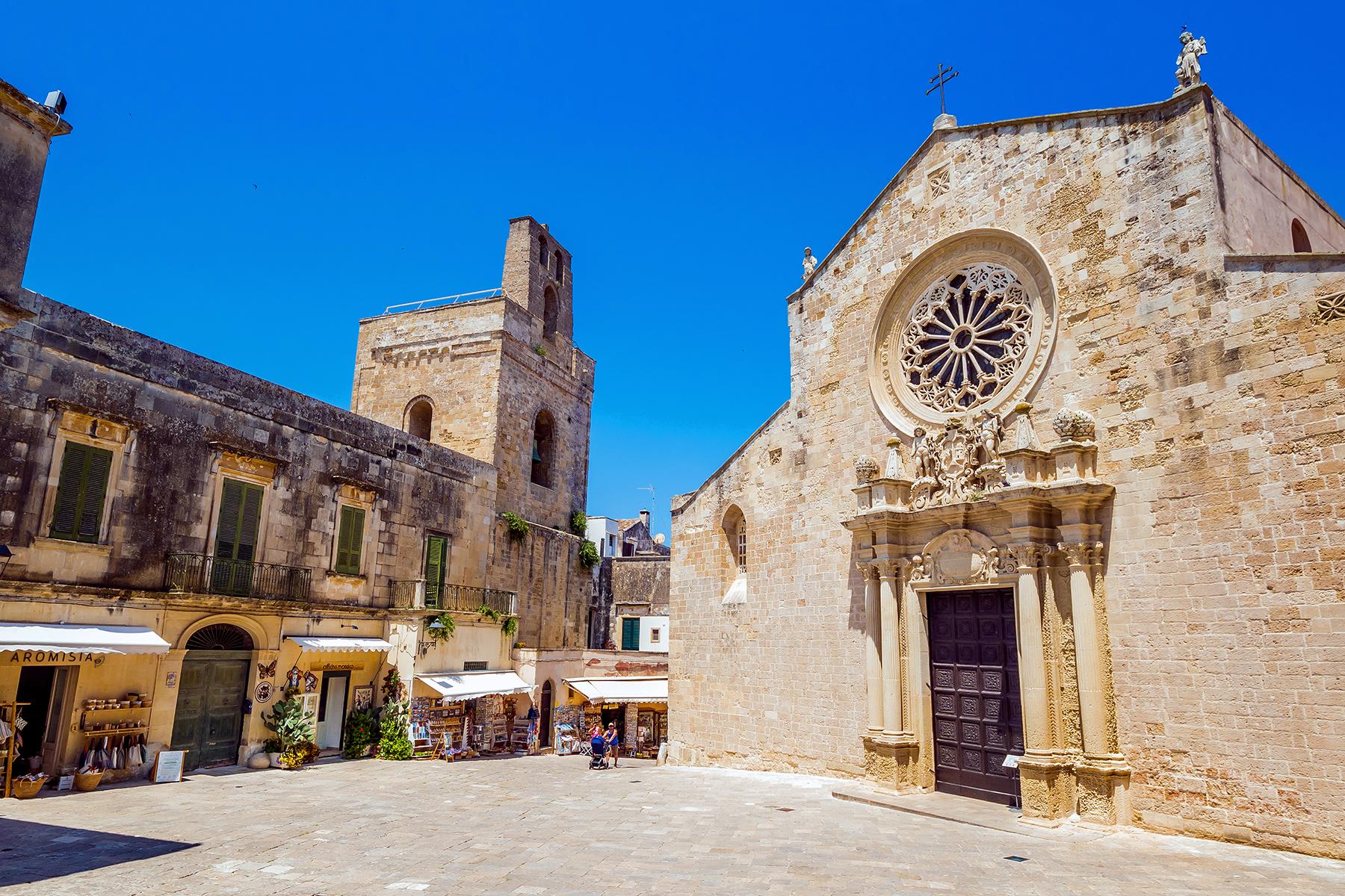 05_RoadtripPuglia__Otranto_shutterstock_1211951980