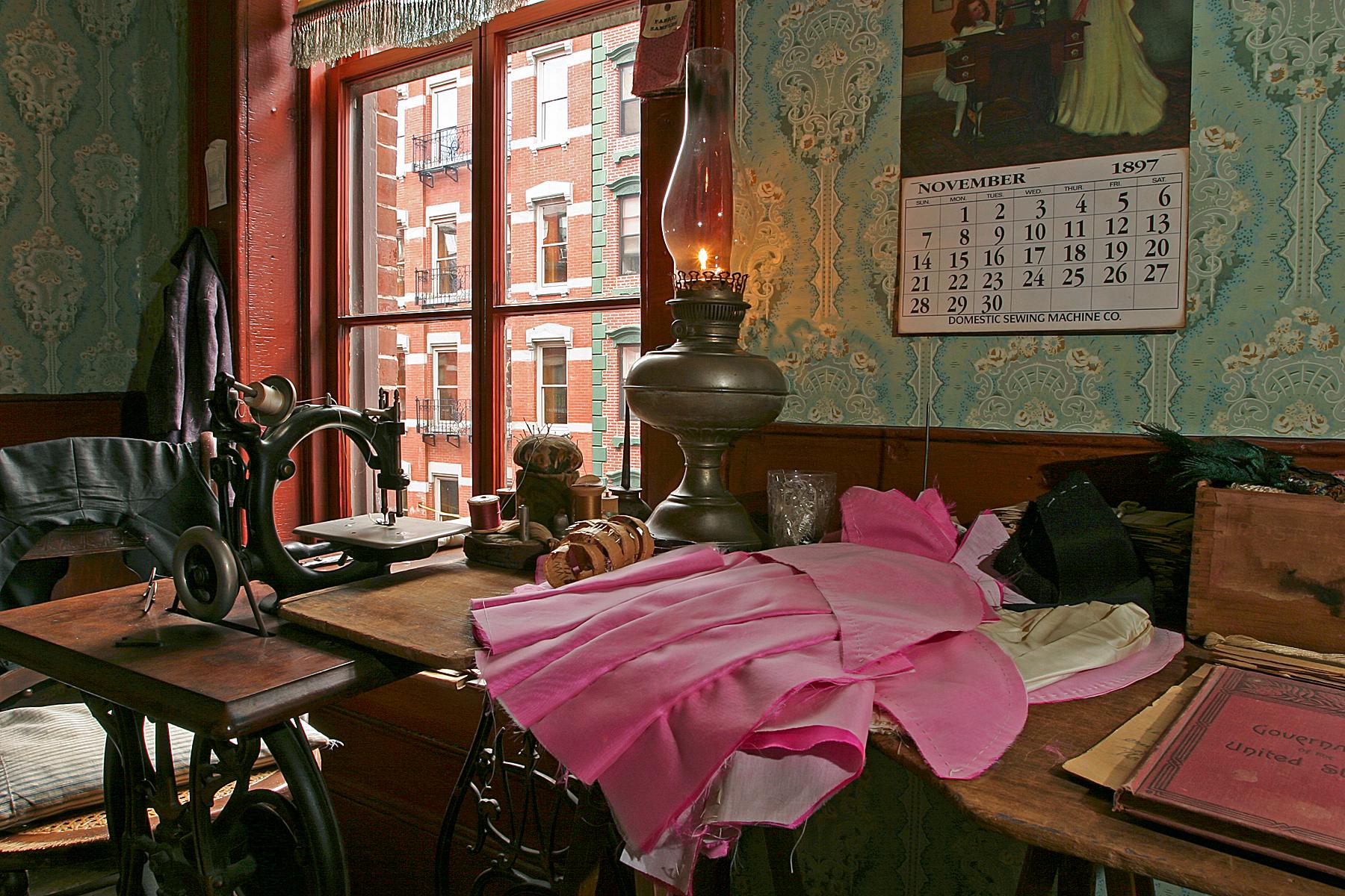 06_BestMuseumsNewYorkCity__TenementMuseum_Levine-Parlor-c-Battman-Studios
