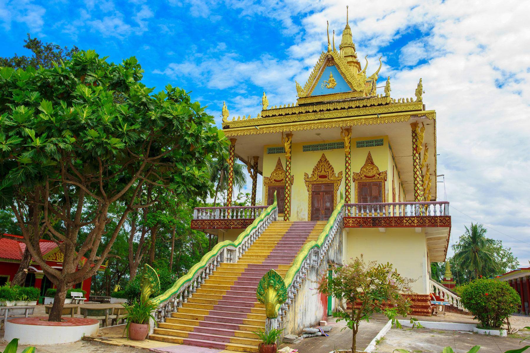 07_Best_Temples_and_Ruins_Cambodia_Wat_Leu_dreamstime_l_50832706