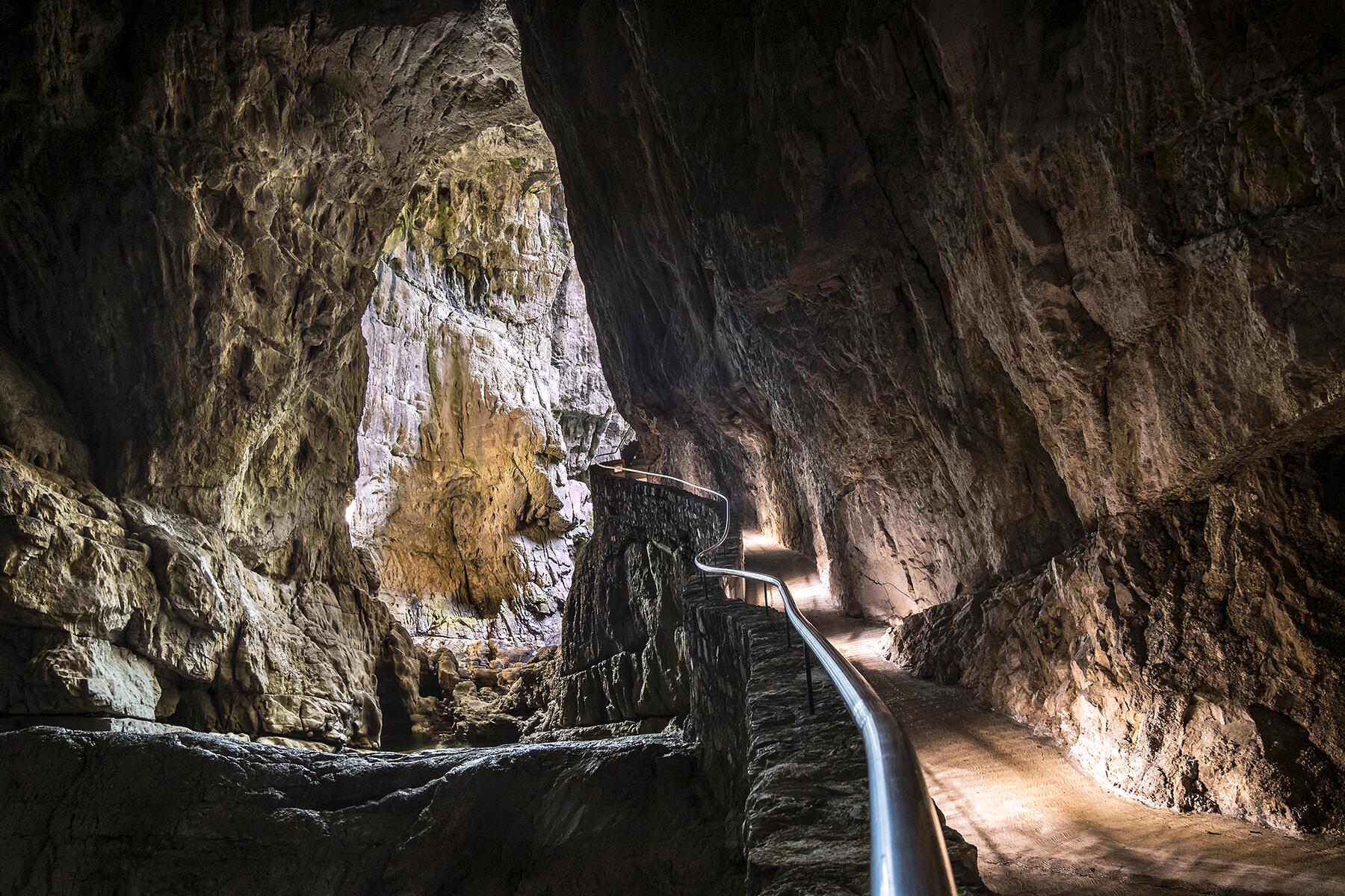 08_EuropeanCaves__SkocjanCaves_shutterstock_326441000