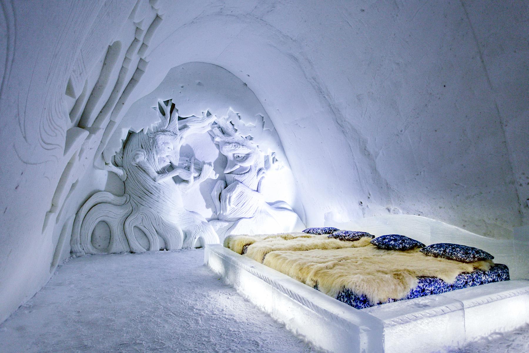 08_LaplandWinterActivities__VisitaHotelmadeofIce_8.) Kemi Tourism Ltd. SnowHotel suite 2017