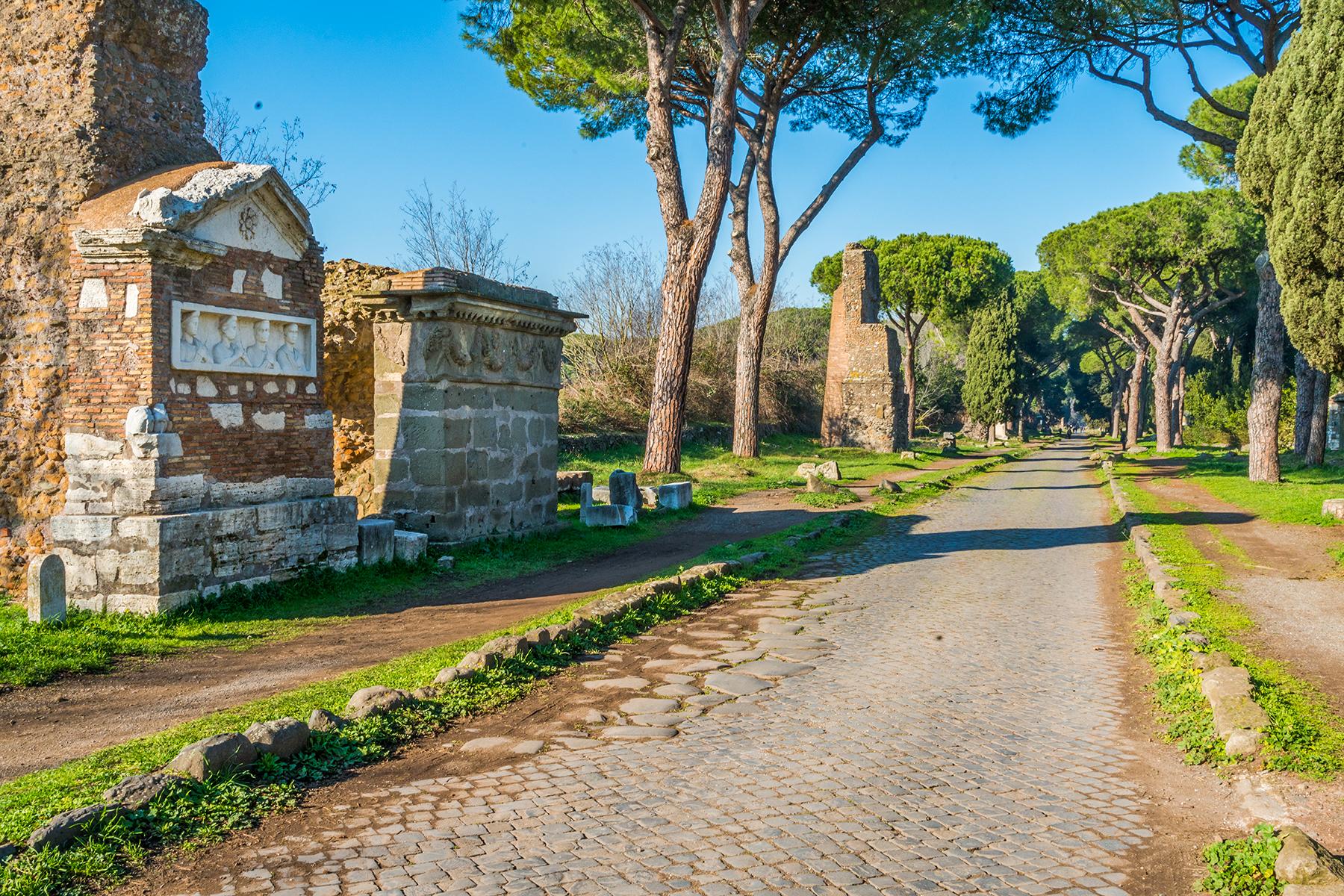09_BestAncientSitesInRome__AppiaAntica_shutterstock_791928403
