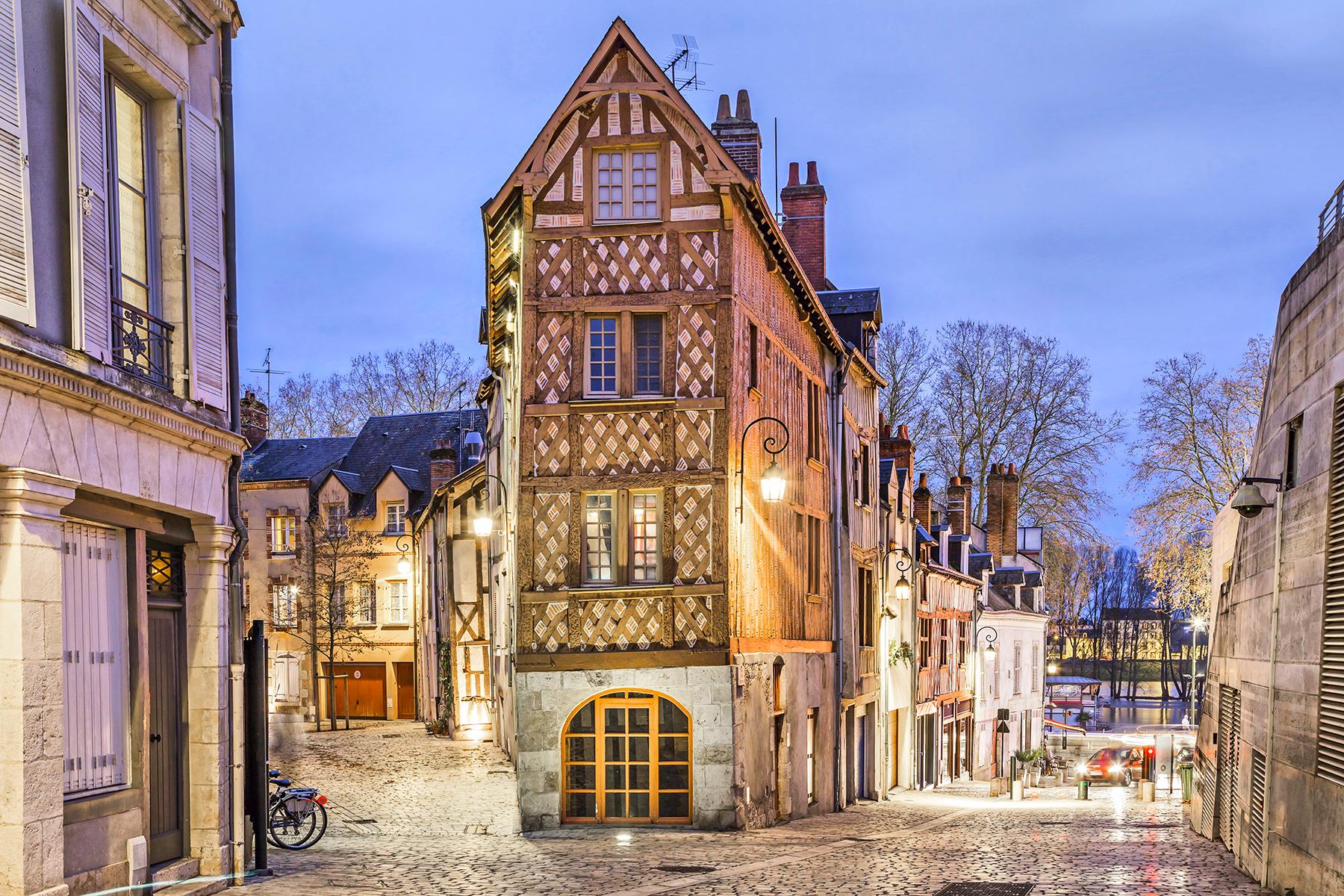 09_BestDayTripsFromParis__Orleans_shutterstock_241246360