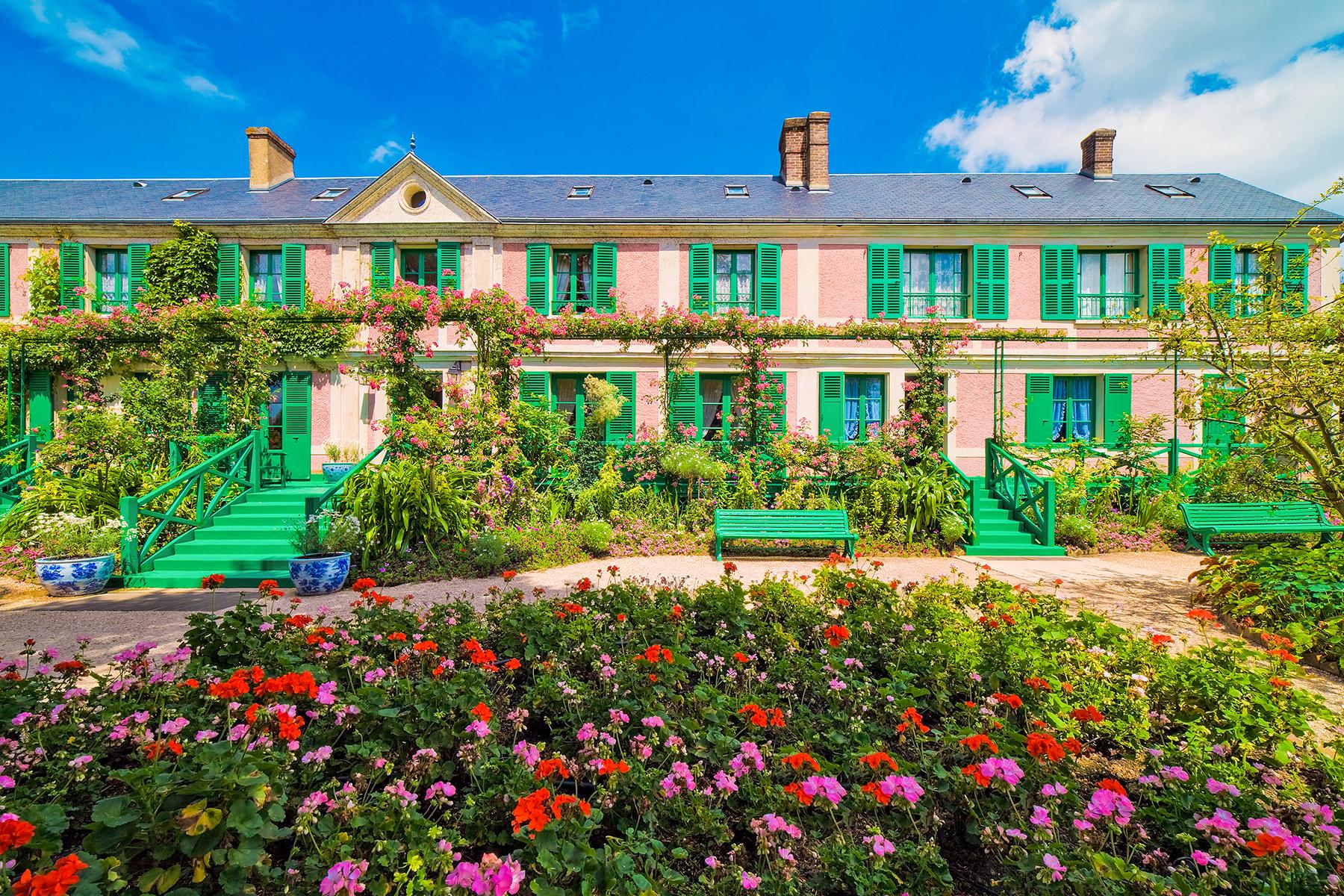 10_BestDayTripsFromParis__Giverny_shutterstock_1029375796