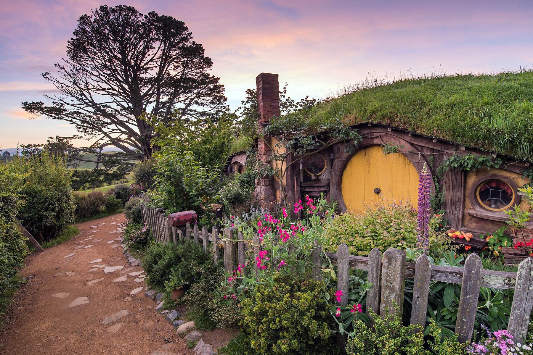 12_UltimateThingsToDoNewZealand__LordOfTheRingsTour_Hobbiton-Movie-Set-28