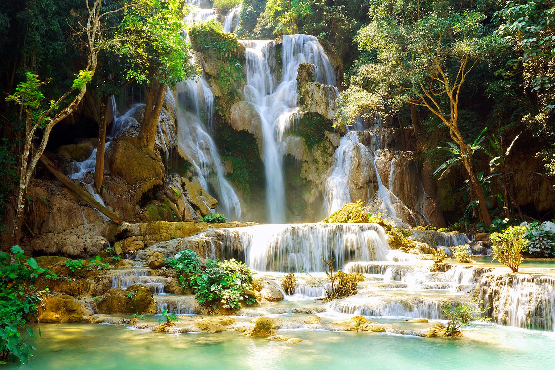 14_25UltimateThingstodoinLaos__AdmireMajesticWaterfalls_dreamstime_l_95685924