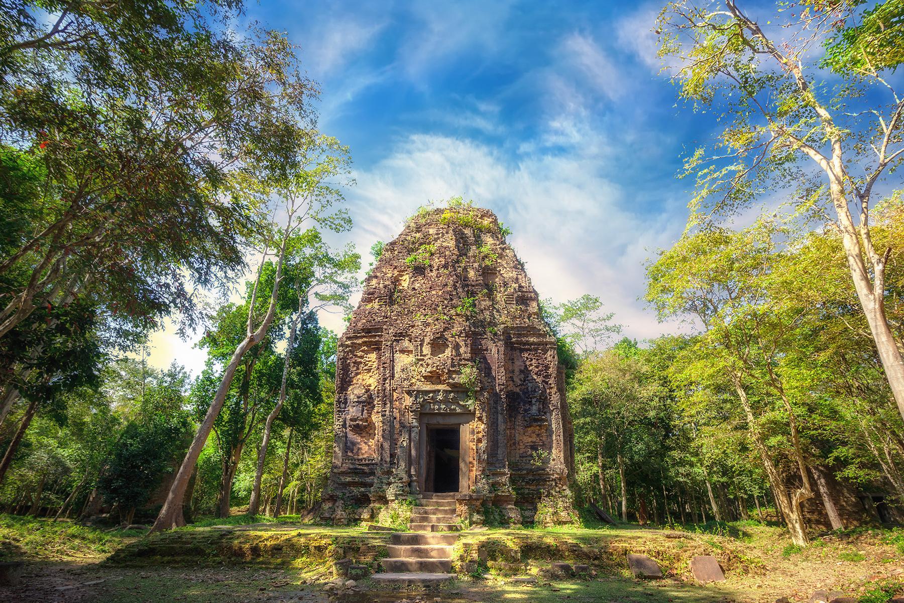 20_25UltimateCambodia__ChaseOlderUntouristedTemples_shutterstock_220864246
