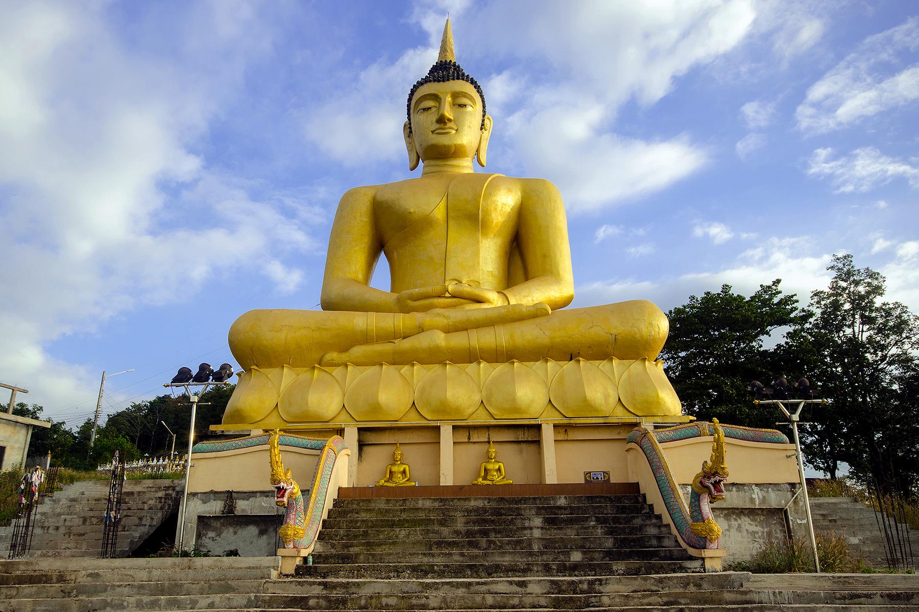 20_25UltimateThingstodoinLaos__ClimbandbowtothegiantGoldenBuddha_shutterstock_560664400