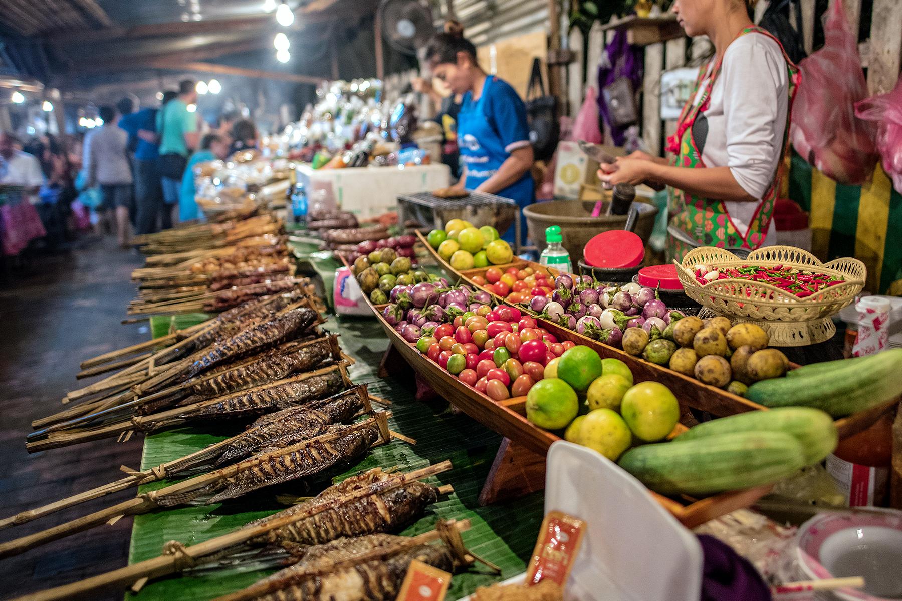 22_25UltimateThingstodoinLaos__StuffyourfacewithtraditionalLaoStreetfood_shutterstock_369773543