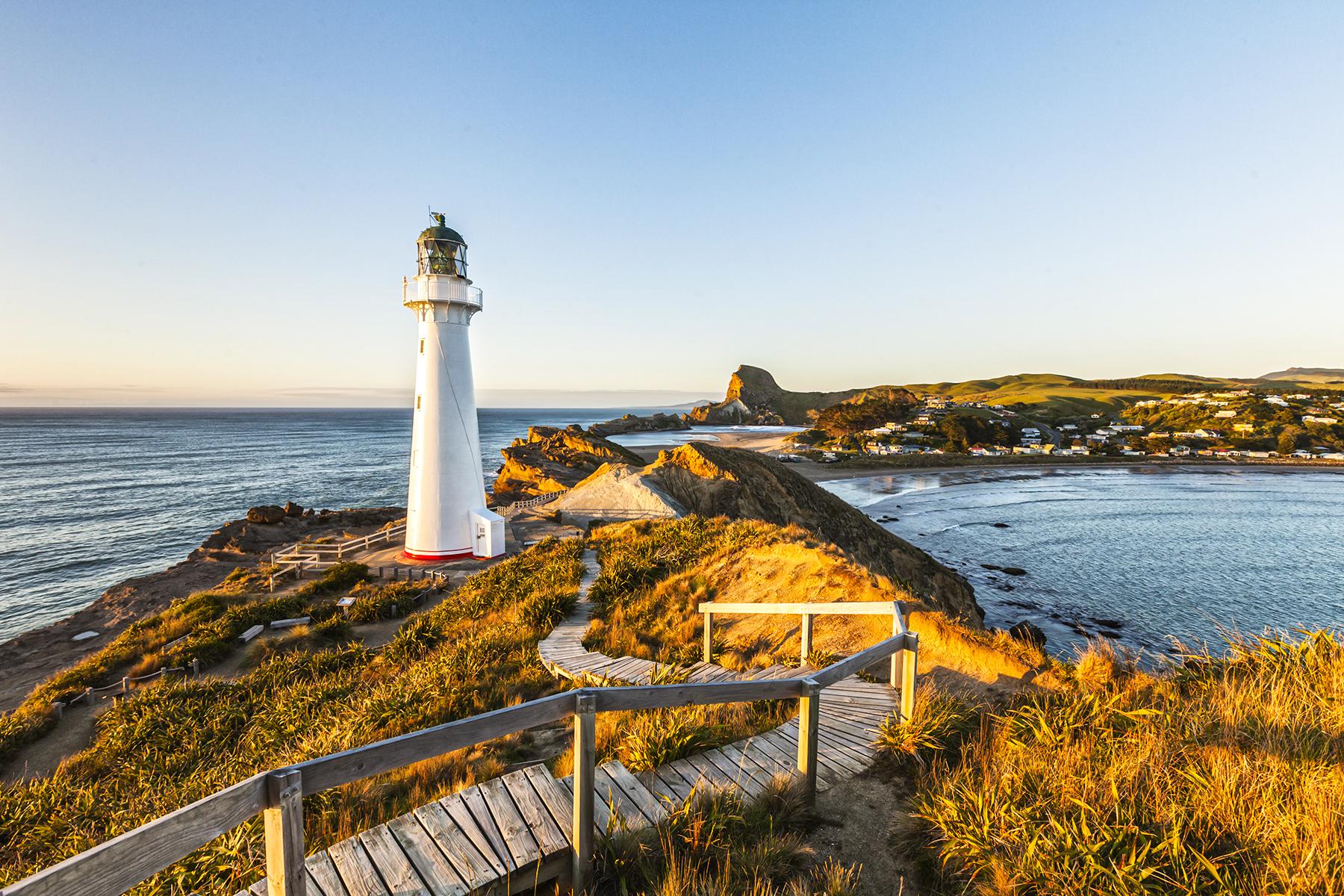22_UltimateThingsToDoNewZealand__WineTastingWairarapa_shutterstock_739259632