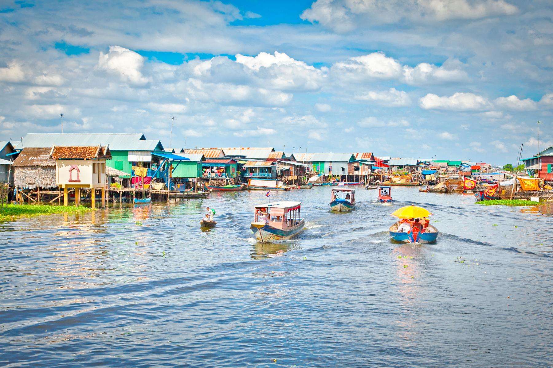 24_25UltimateCambodia__TakeABoatTripOnTheTonleSap_shutterstock_172914194