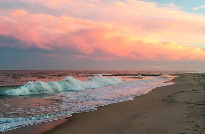 <a href='https://www.fodors.com/world/north-america/usa/new-york/new-york-city/experiences/news/new-york-citys-coolest-beach-getaways#'>From "This Is Why Everyone Leaves New York City in August"</a>