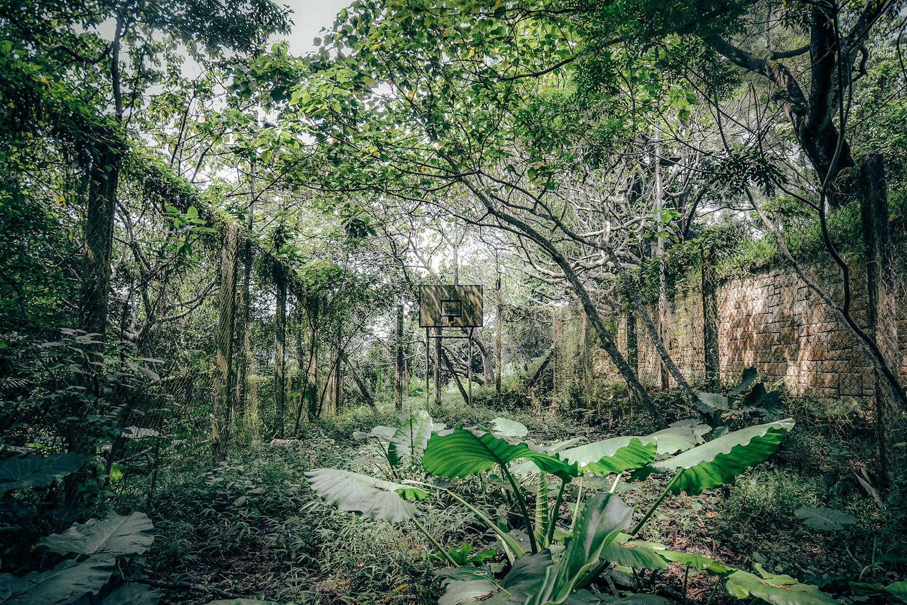 01_AbandonedPlacesHongKong__TaiMoShanMilitaryBarracks_DSC_0138