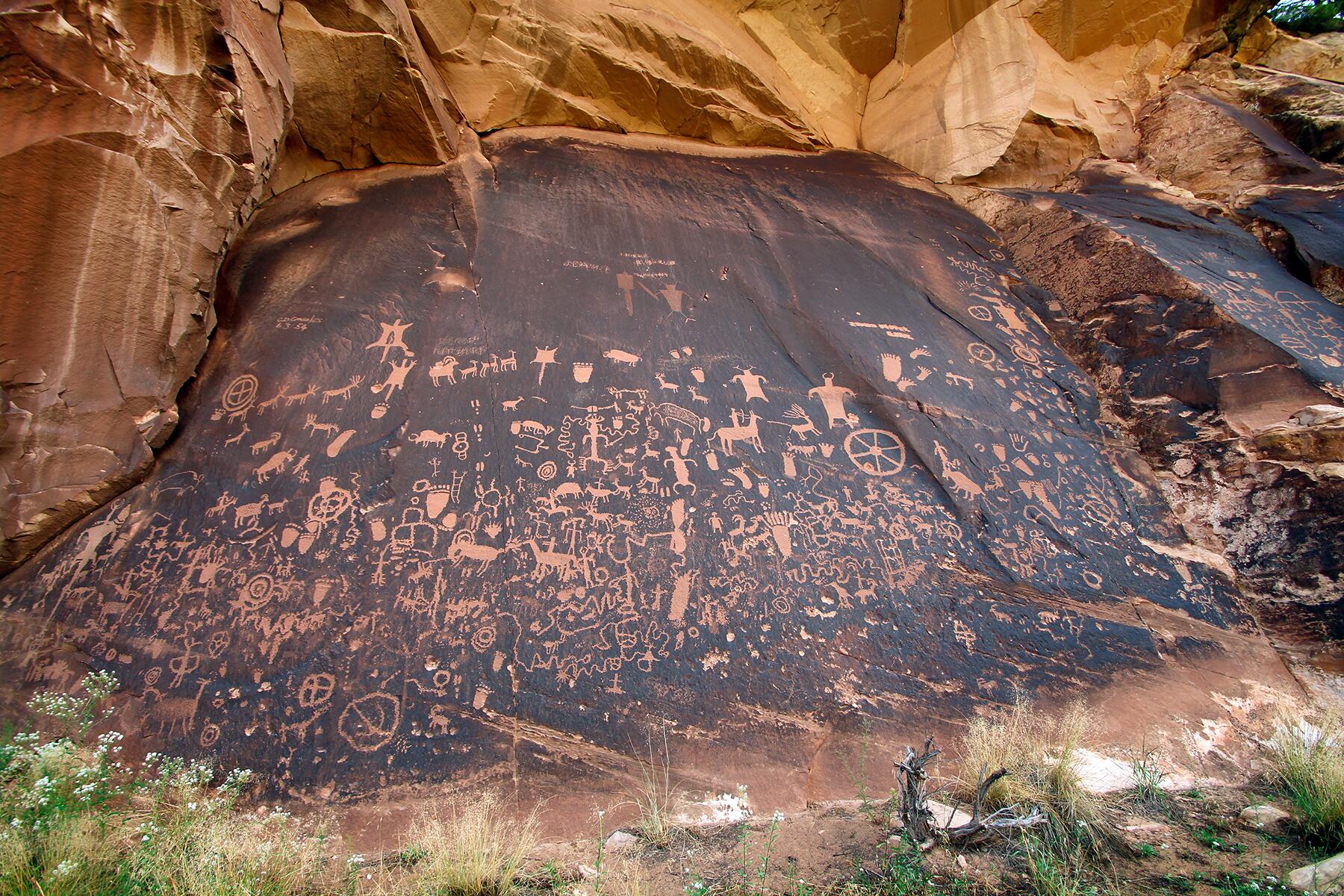 01_IncredibleThingsToDoInBearsEars__DriveIndianCreekScenicBywayAndVisitNewsPaperRock_shutterstock_1479913928