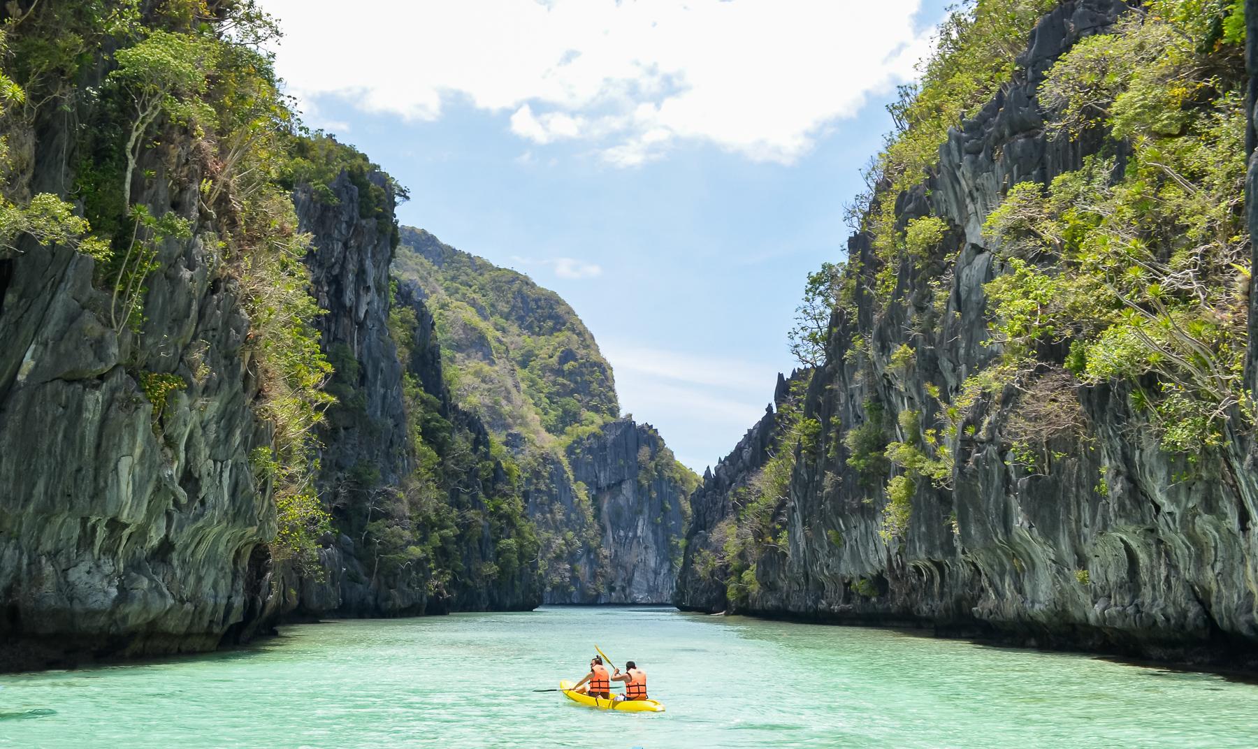 02_11IslandstovisitinthePhilippines__Palawan_2.) ehmir-bautista-JjDqyWuWZyU-unsplash